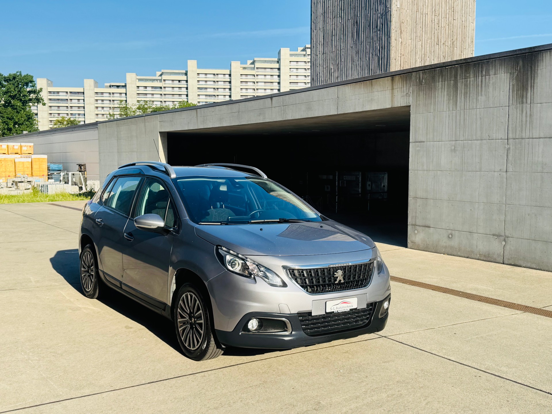 PEUGEOT 2008 1.2 PureTech Active EAT6-image-2