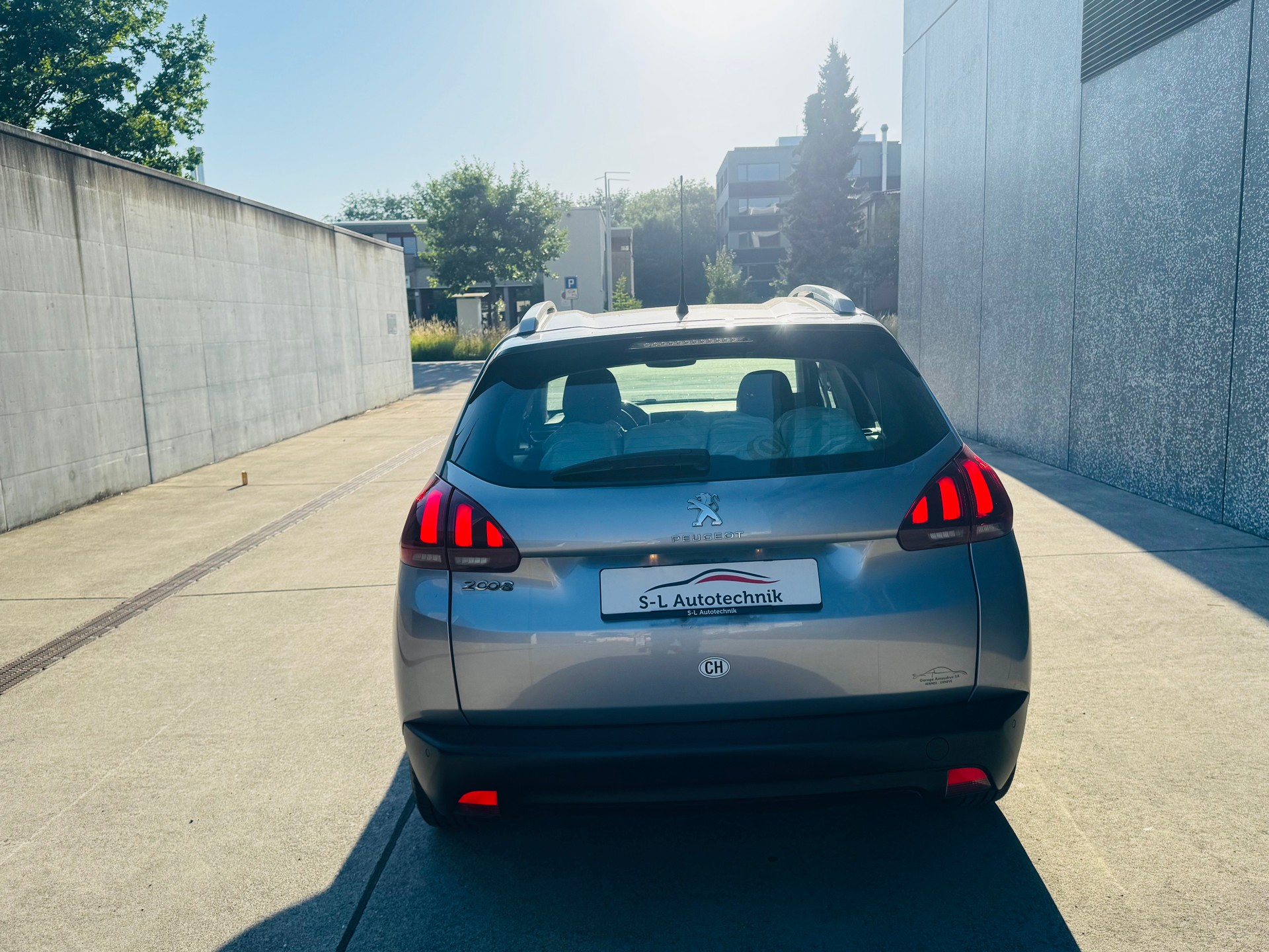 PEUGEOT 2008 1.2 PureTech Active EAT6-image-5