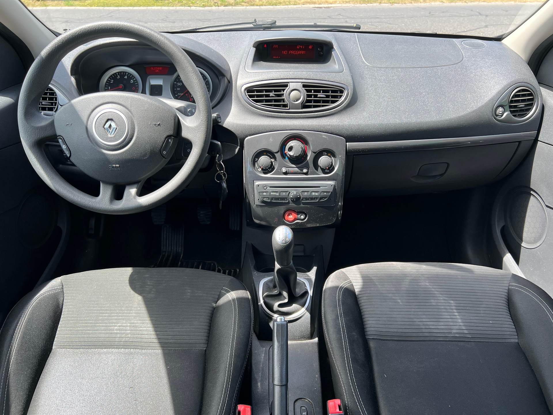 RENAULT Clio 1.2 16V Collection-image-12