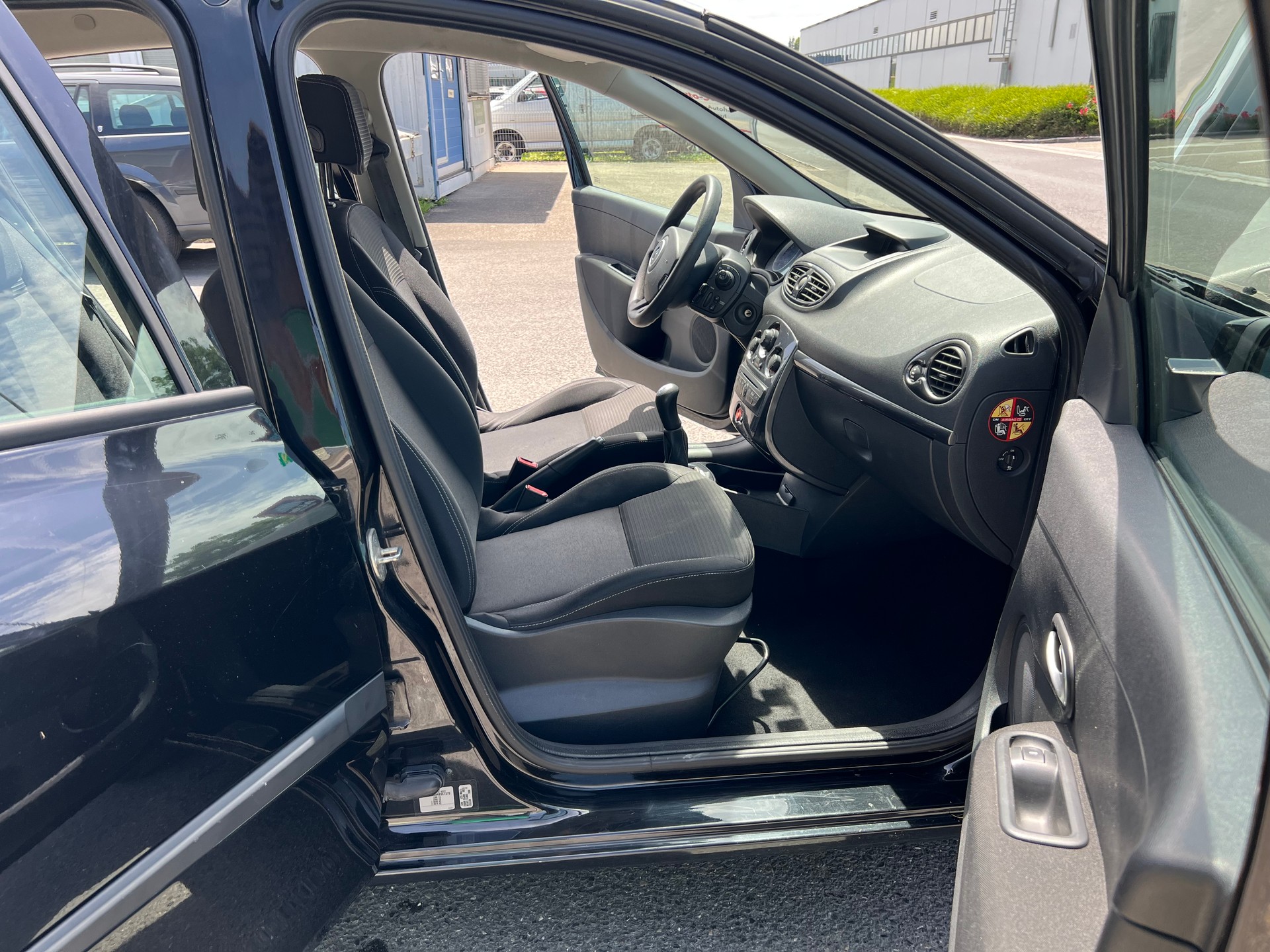 RENAULT Clio 1.2 16V Collection-image-8