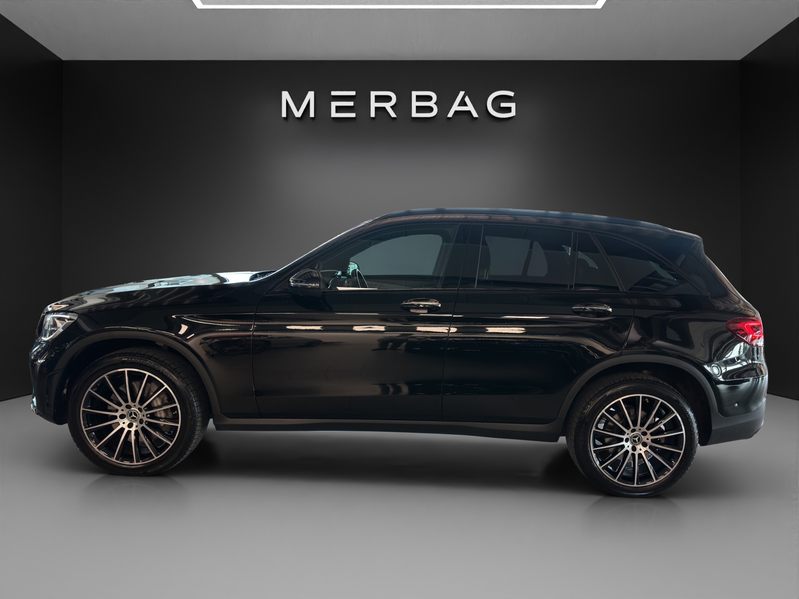 MERCEDES-BENZ GLC 300 de AMG Line 4M A-image-2