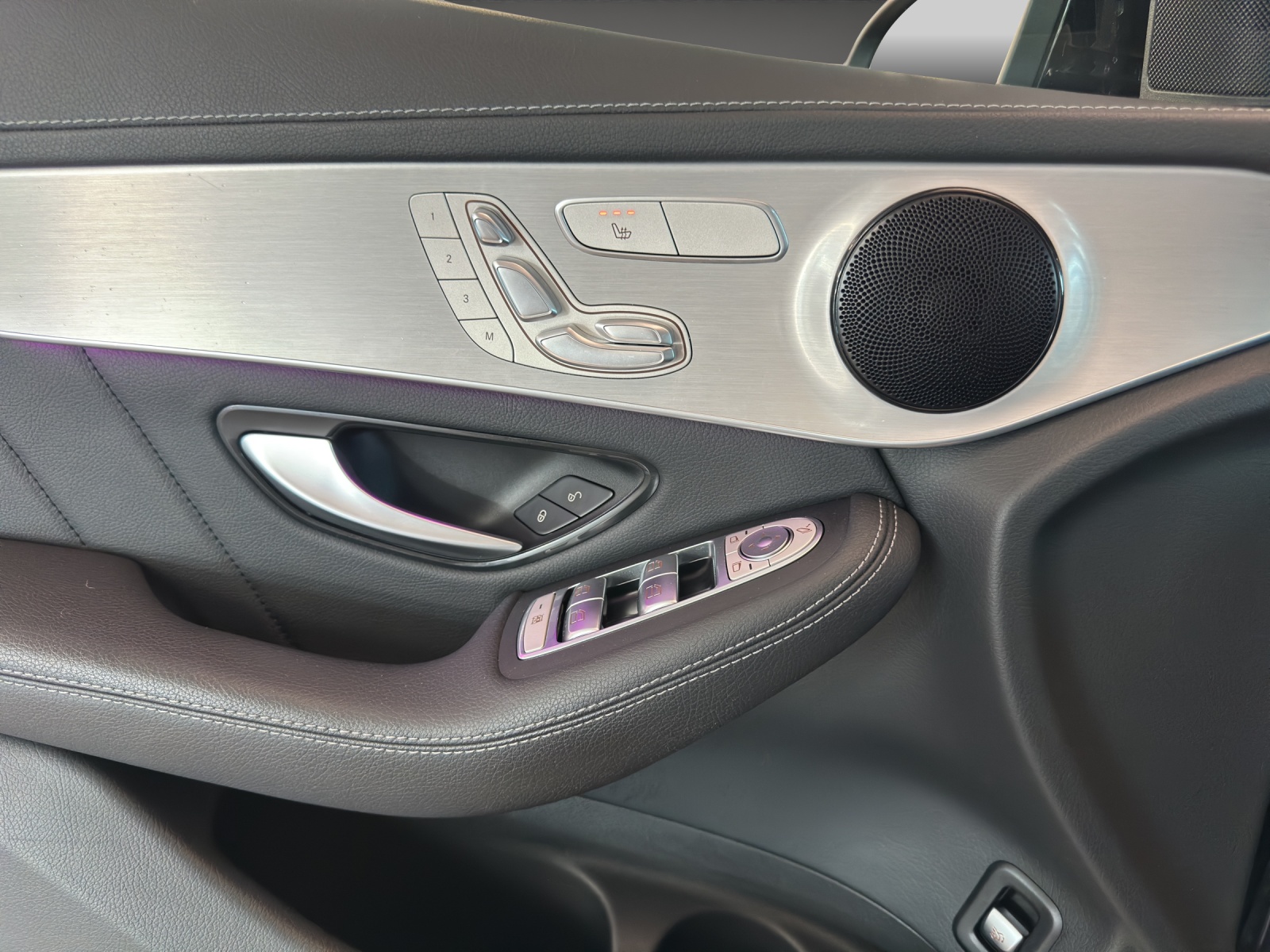 MERCEDES-BENZ GLC 300 de AMG Line 4M A-image-12