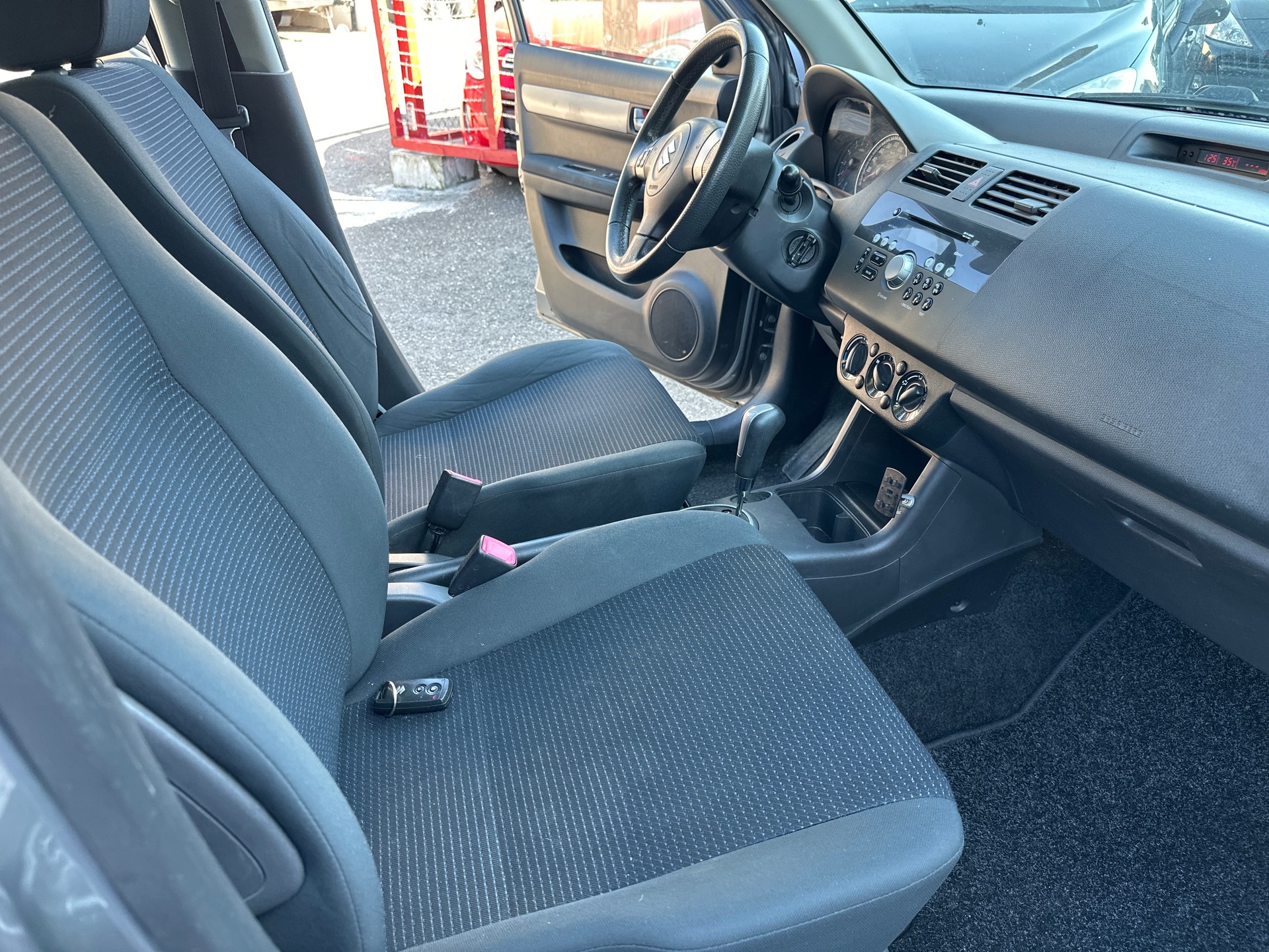 SUZUKI Swift 1.5i 16V VVT GL Top-image-11