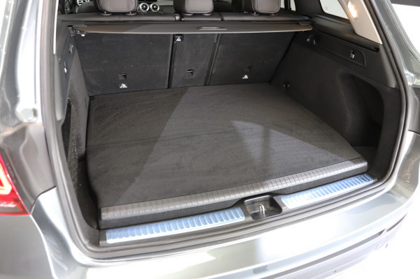 MERCEDES-BENZ GLC 300 e AMG Line 4Matic-image-11