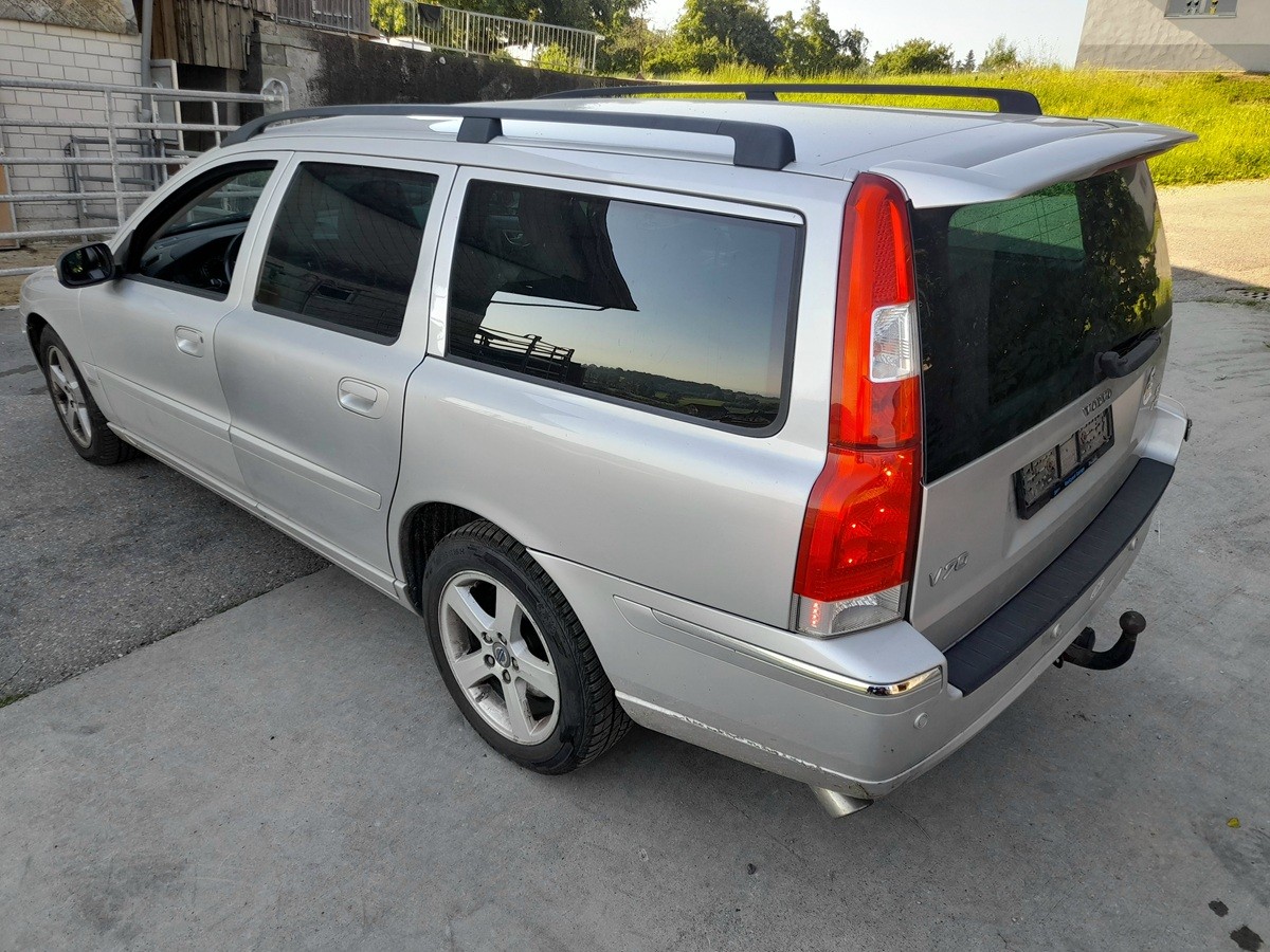 VOLVO V70 D5 AWD Geartronic-image-1