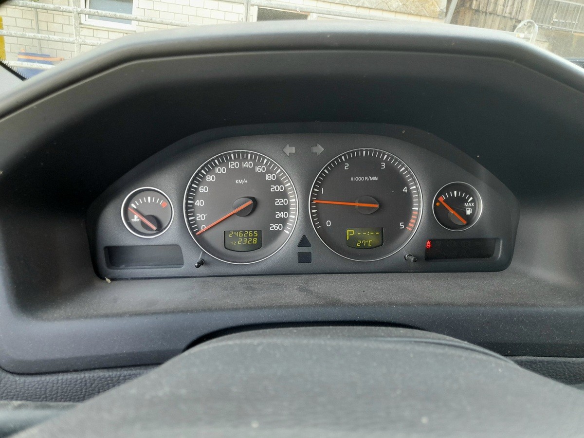 VOLVO V70 D5 AWD Geartronic-image-6