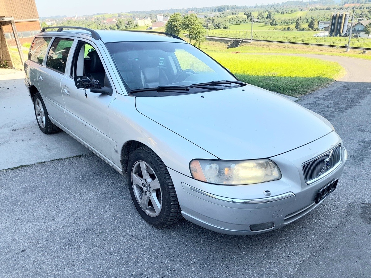 VOLVO V70 D5 AWD Geartronic-image-3