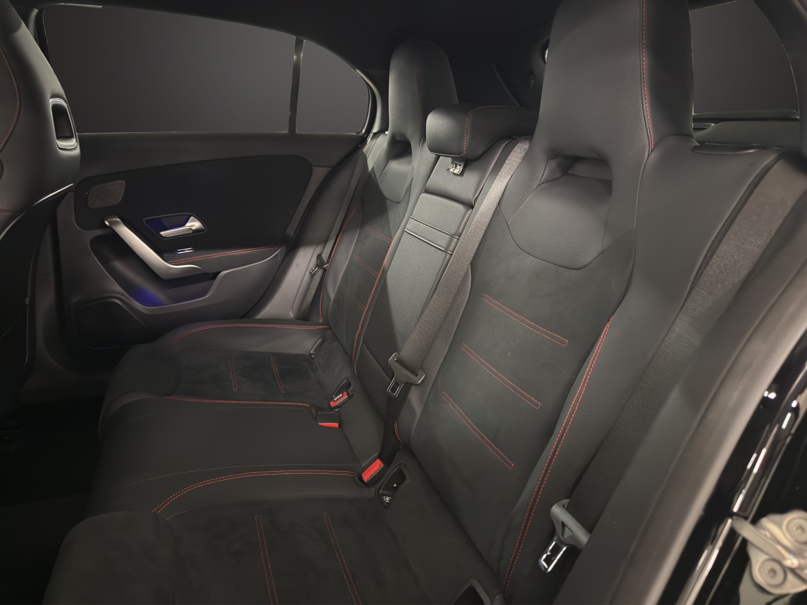 MERCEDES-BENZ A 200 AMG Line 7G-DCT-image-14