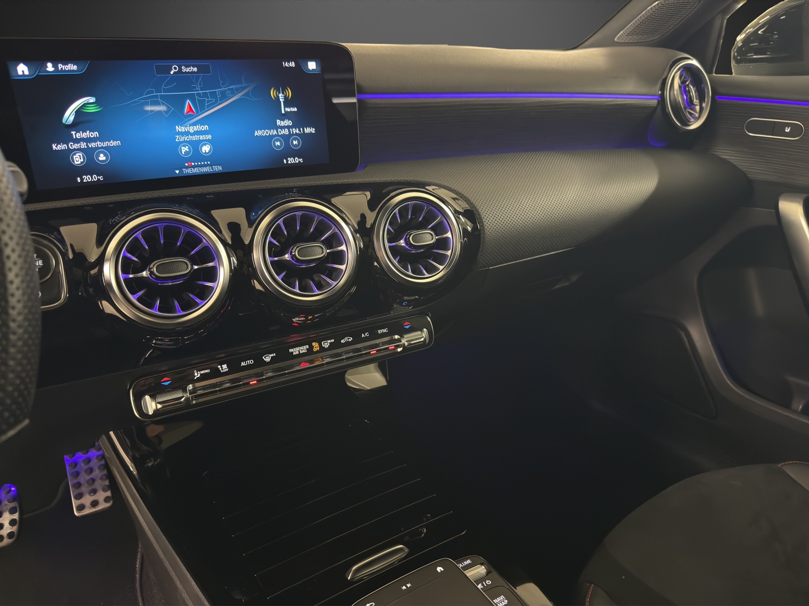 MERCEDES-BENZ A 200 AMG Line 7G-DCT-image-13