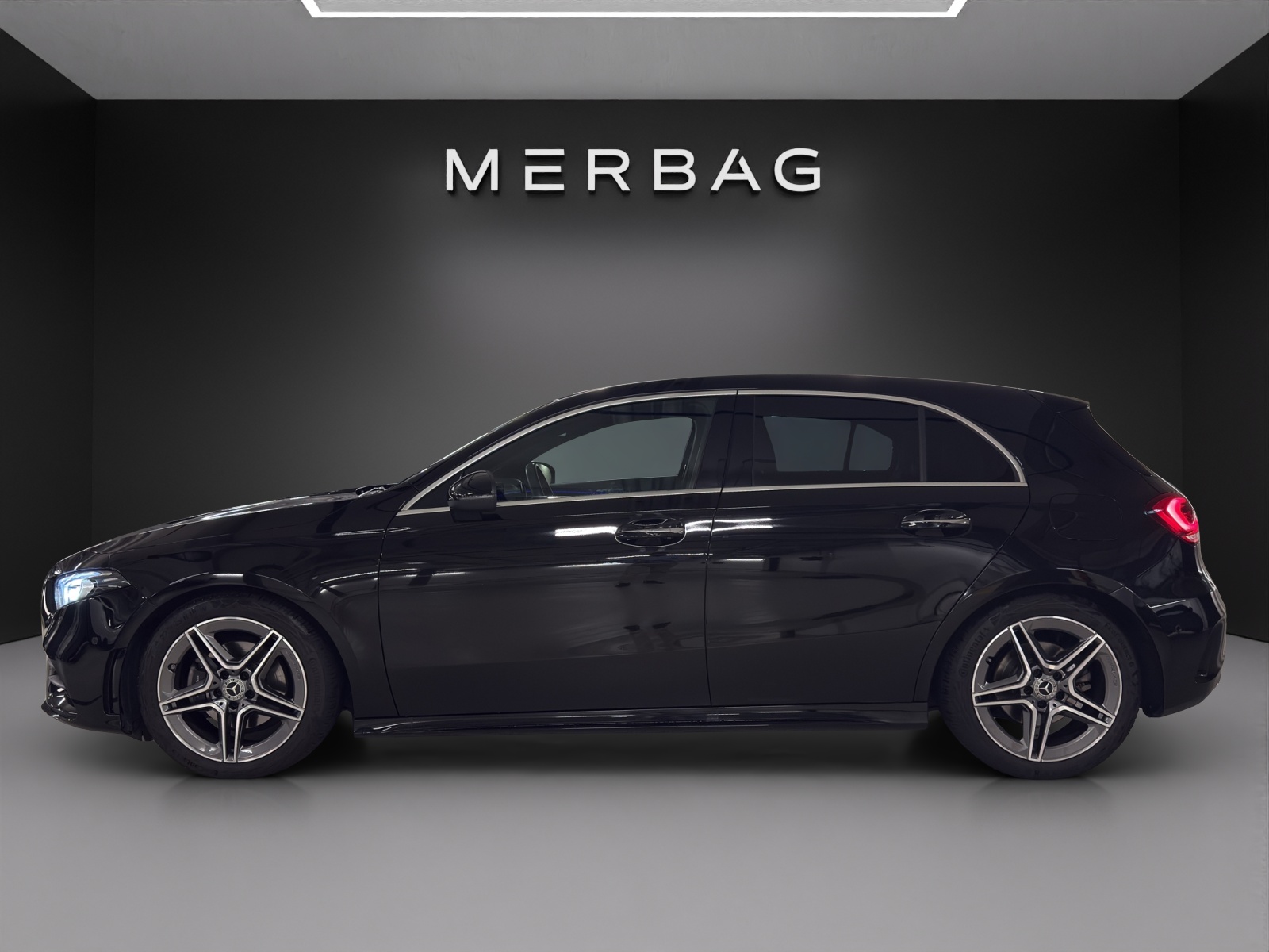 MERCEDES-BENZ A 200 AMG Line 7G-DCT-image-4