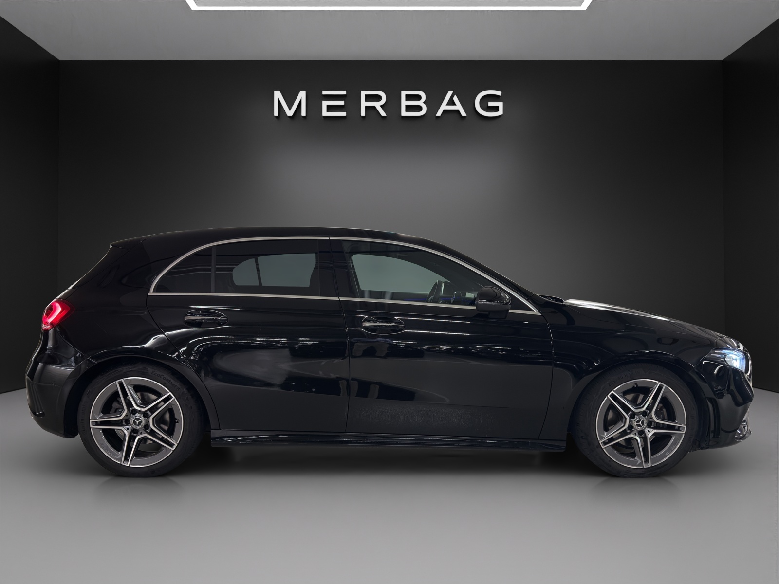 MERCEDES-BENZ A 200 AMG Line 7G-DCT-image-3
