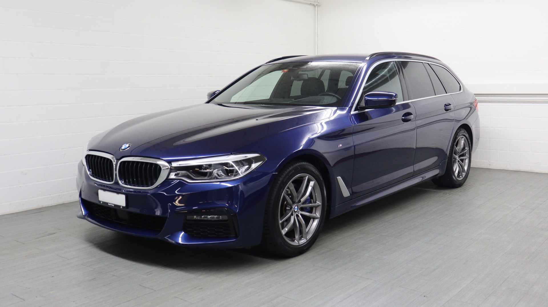 BMW 530d xDrive SAG Touring-image-1