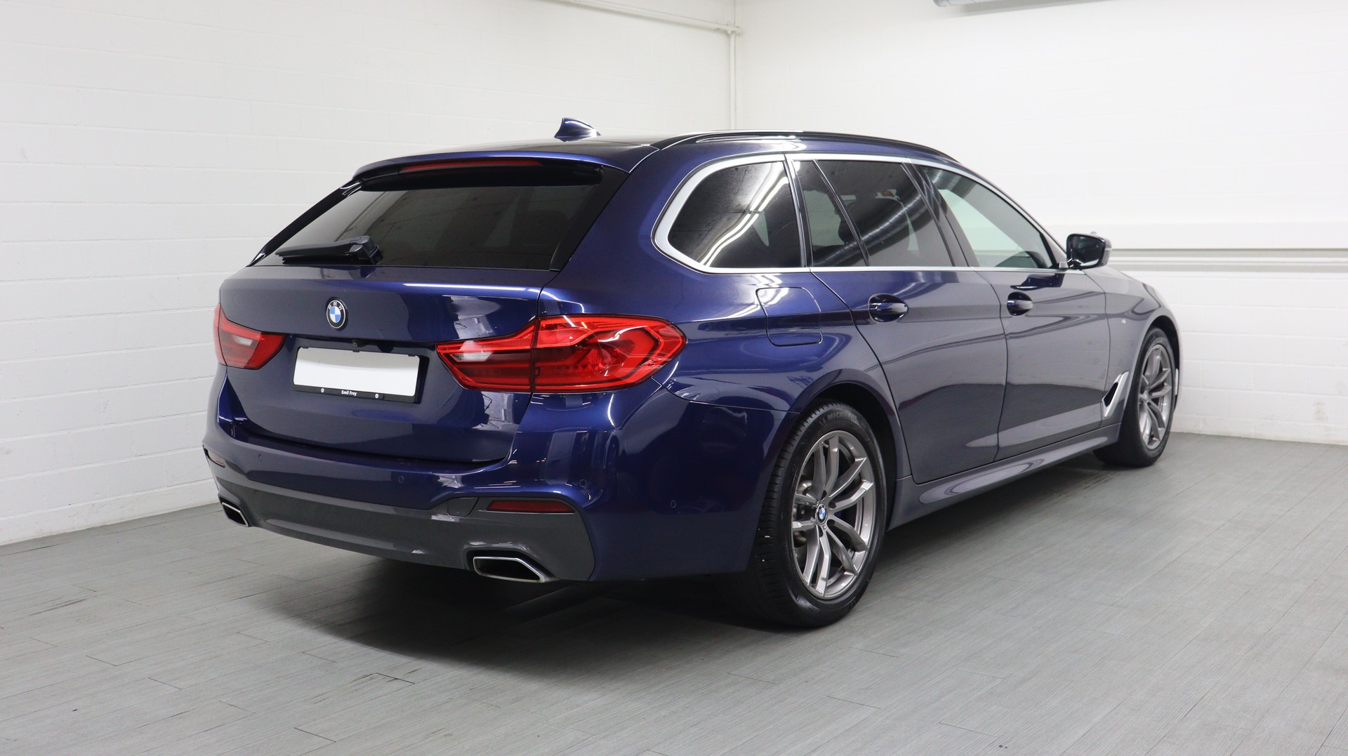 BMW 530d xDrive SAG Touring-image-4
