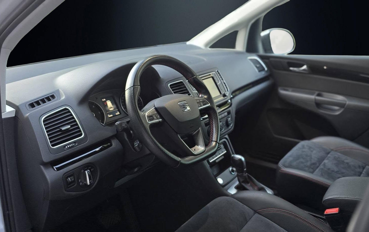 SEAT Alhambra 2.0 TDI FR Line 4Drive | 7-Plätzer-image-12