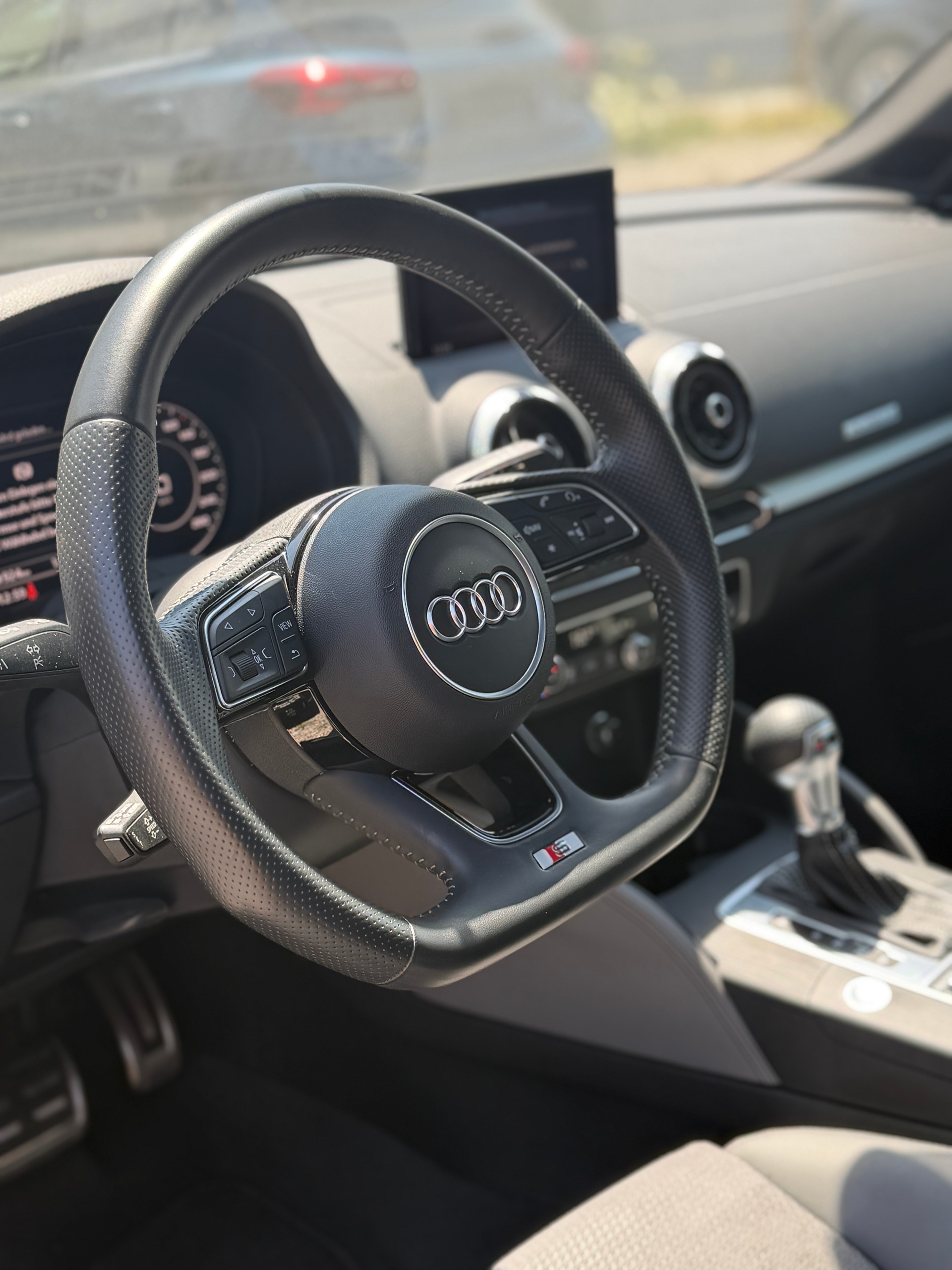 AUDI A3 Sportback 2.0 TFSI Sport quattro S-tronic-image-1