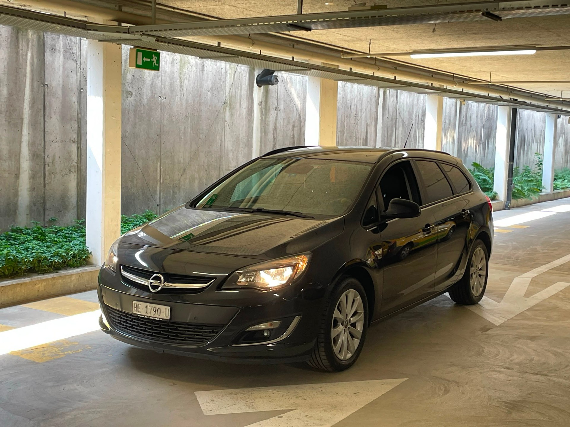 OPEL Astra ST 1.4i 16V Turbo Anniversary Ed // MFK NEU-image-0
