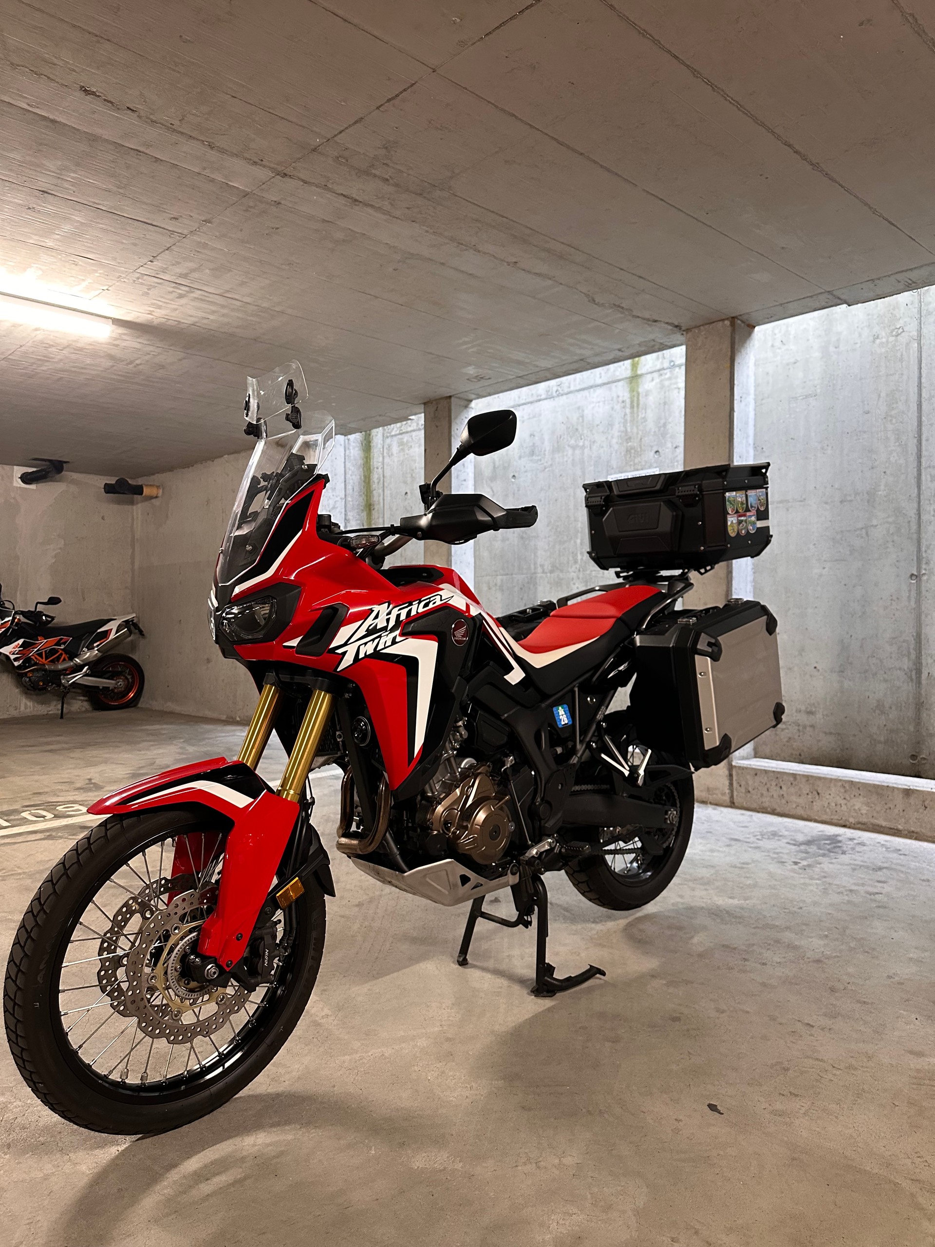 HONDA CRF 1000 Africa Twin-image-1