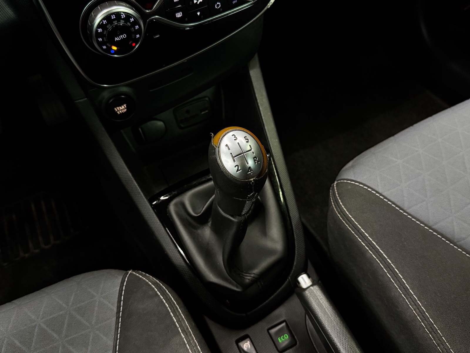 RENAULT Clio 1.5 dCi Swiss Edition-image-15