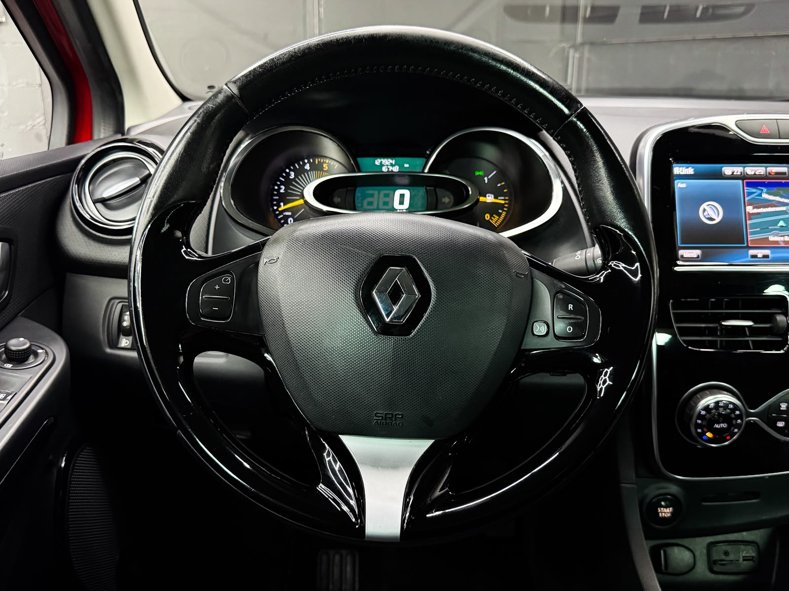 RENAULT Clio 1.5 dCi Swiss Edition-image-10
