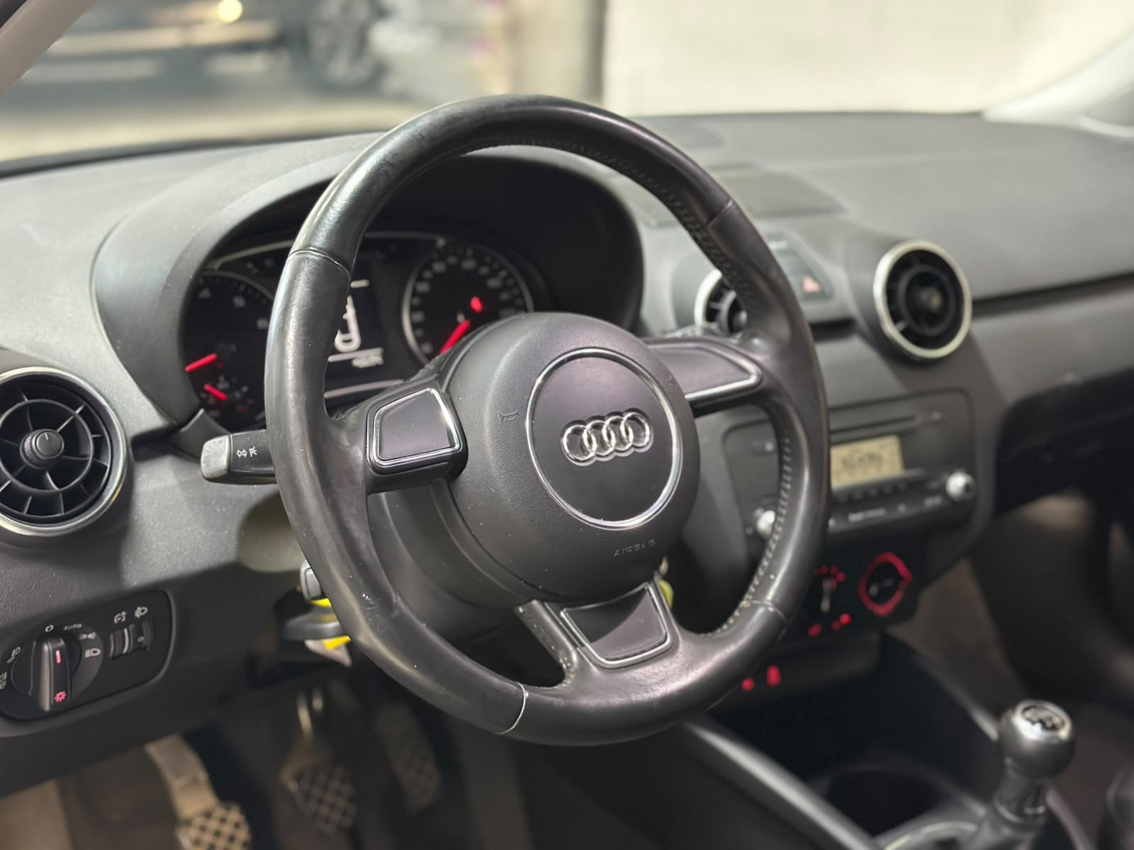 AUDI A1 1.4 TFSI Ambition-image-6