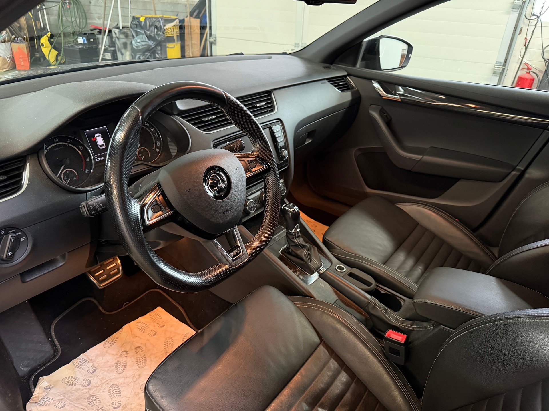 SKODA Octavia Combi 2.0 TSI RS DSG | MFK 10.2025 | Automat-image-7