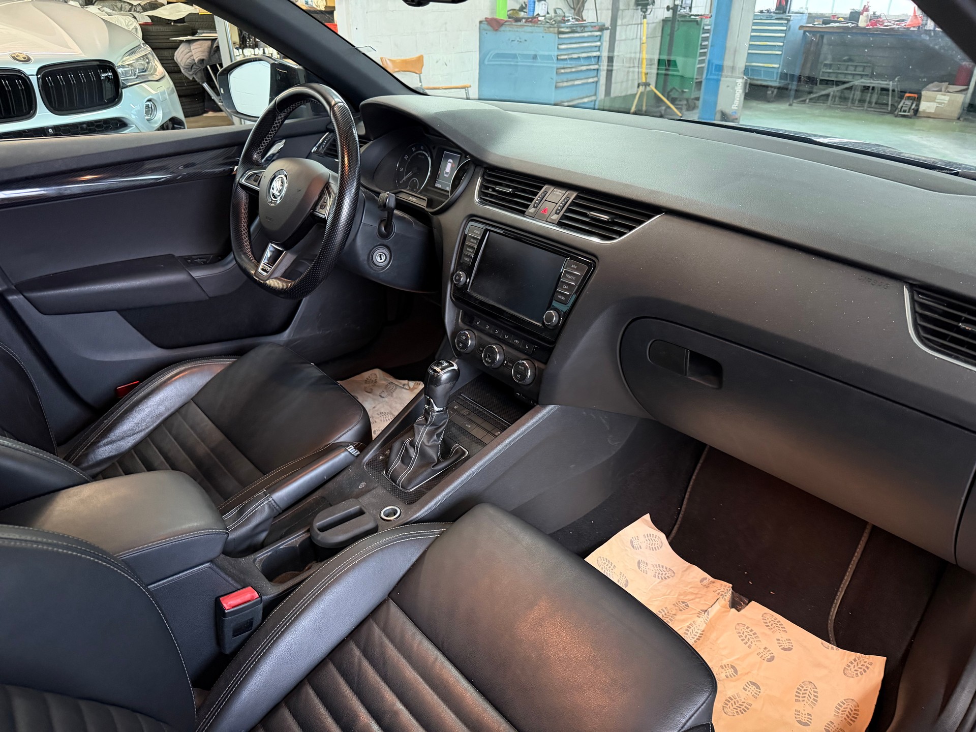 SKODA Octavia Combi 2.0 TSI RS DSG | MFK 10.2025 | Automat-image-8