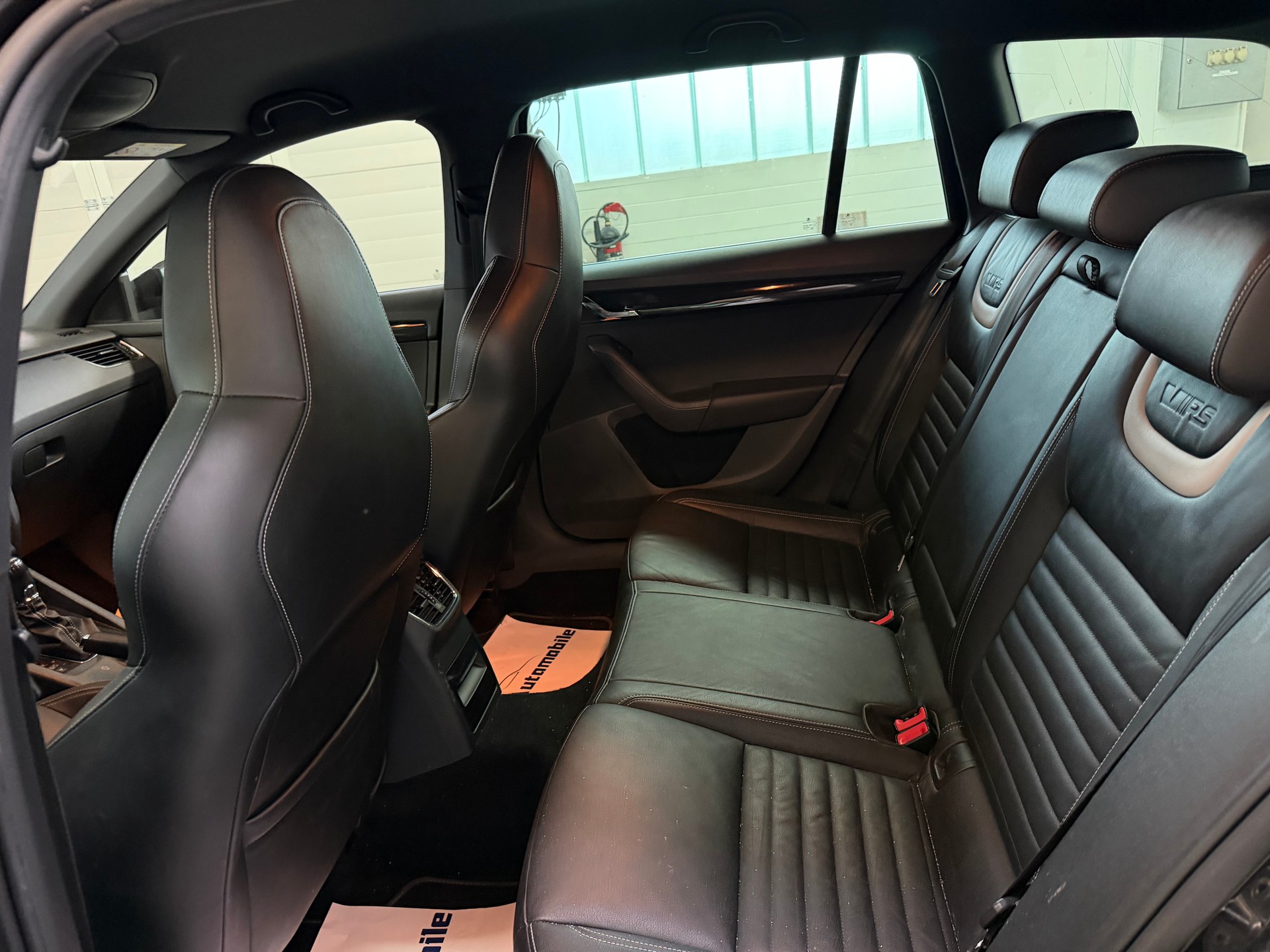 SKODA Octavia Combi 2.0 TSI RS DSG | MFK 10.2025 | Automat-image-9