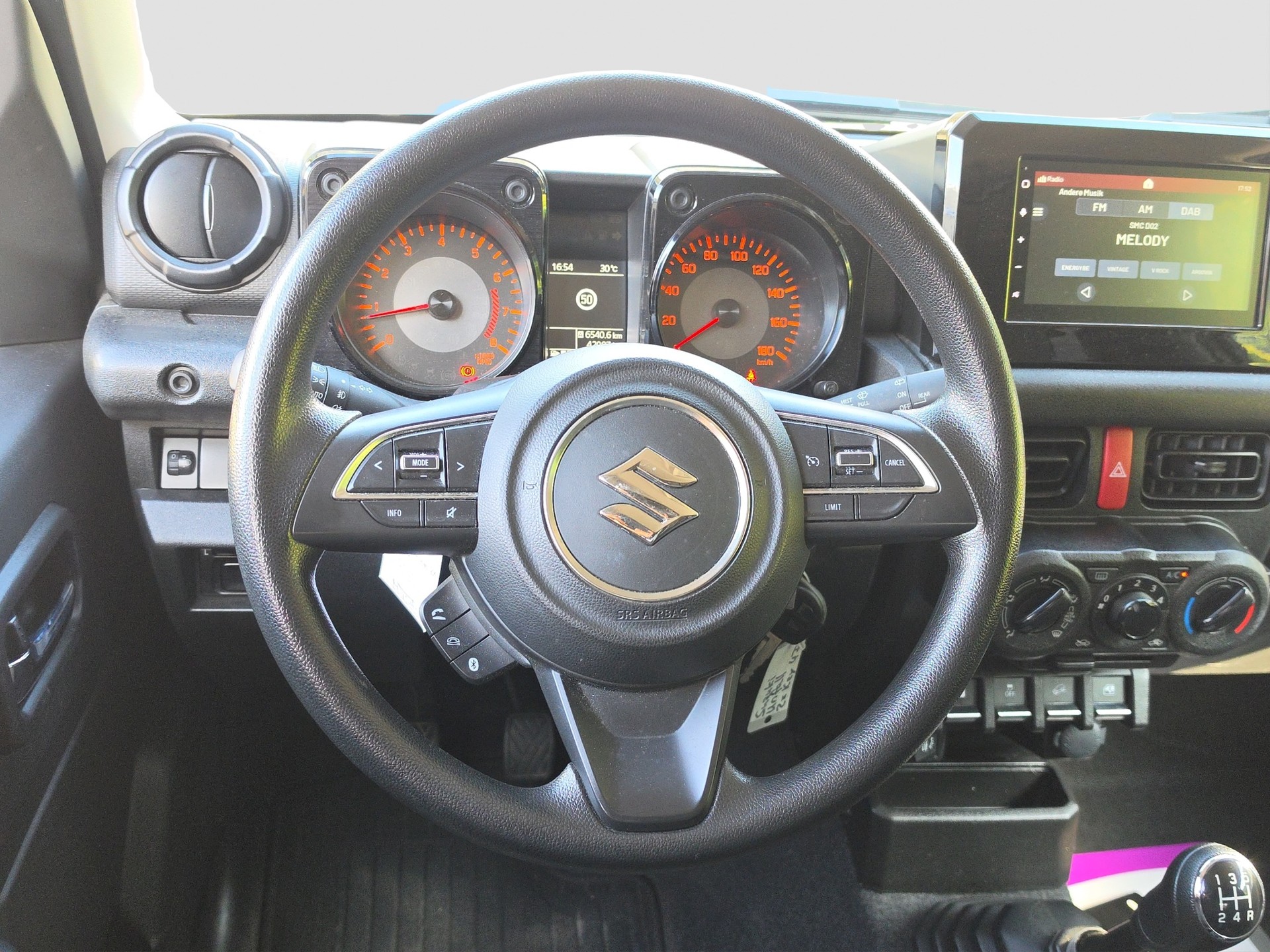 SUZUKI Jimny 1.5 Compact+ 4x4-image-8