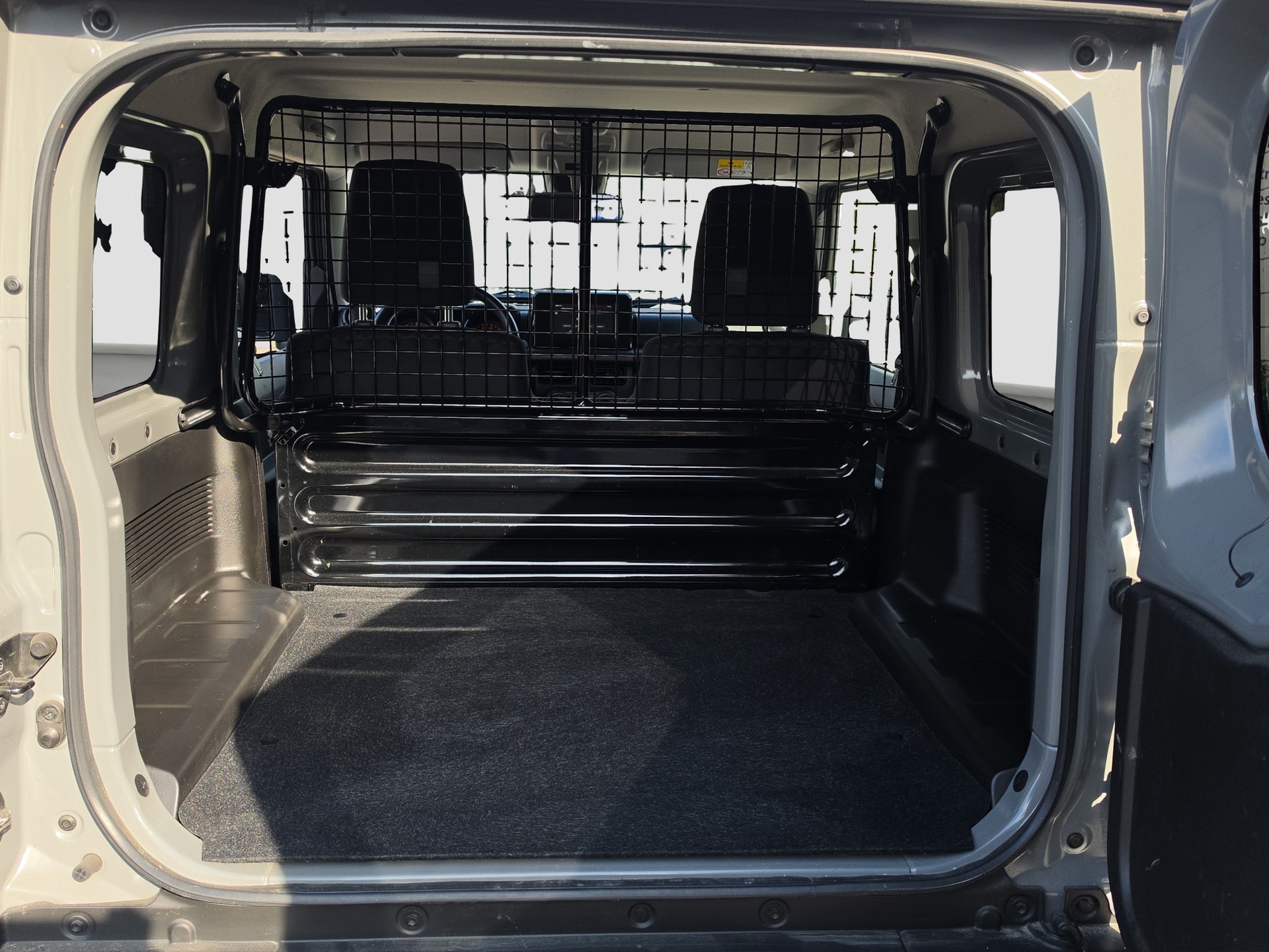 SUZUKI Jimny 1.5 Compact+ 4x4-image-10