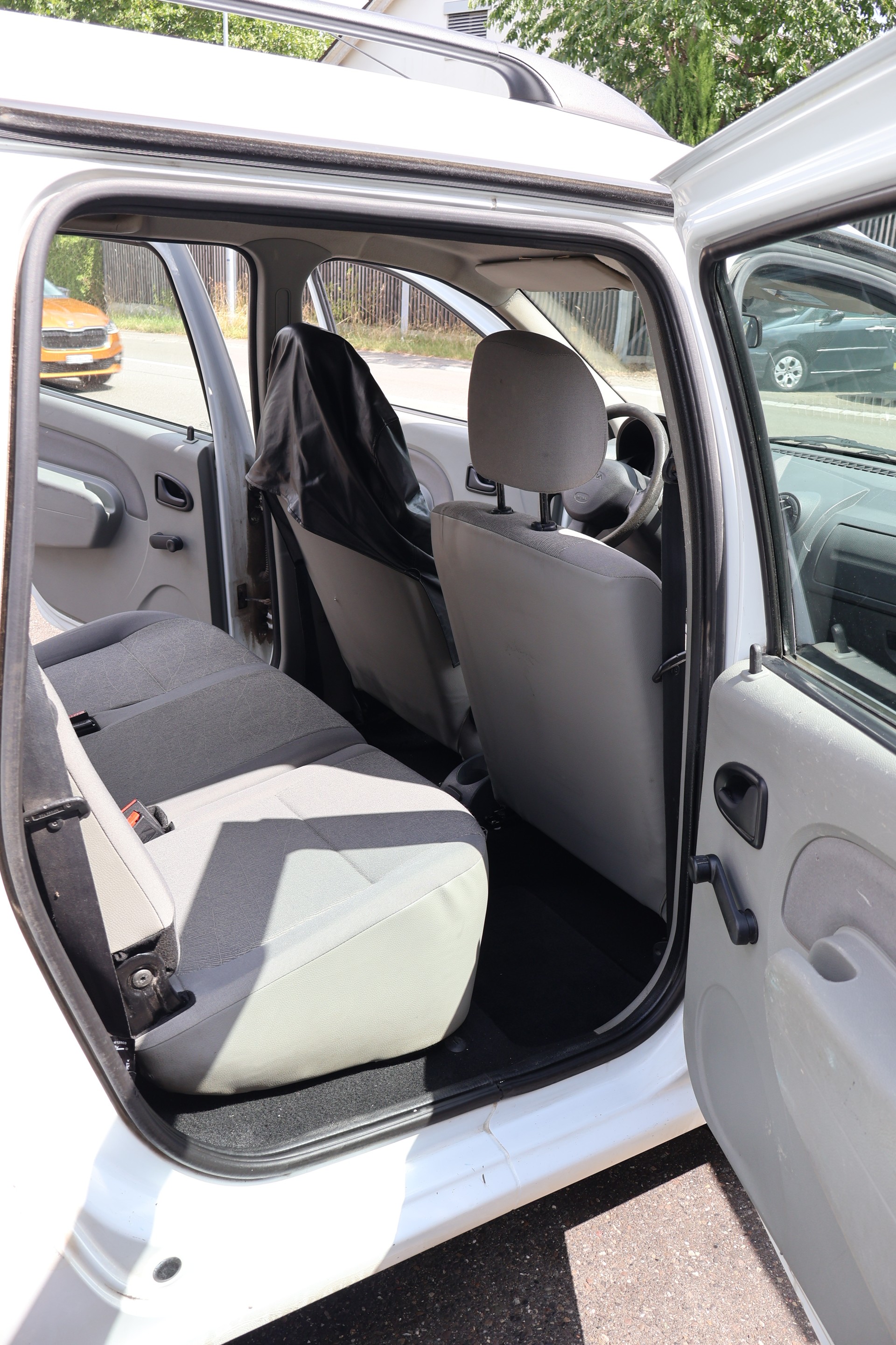 DACIA Logan 1.6 Ambiance-image-13