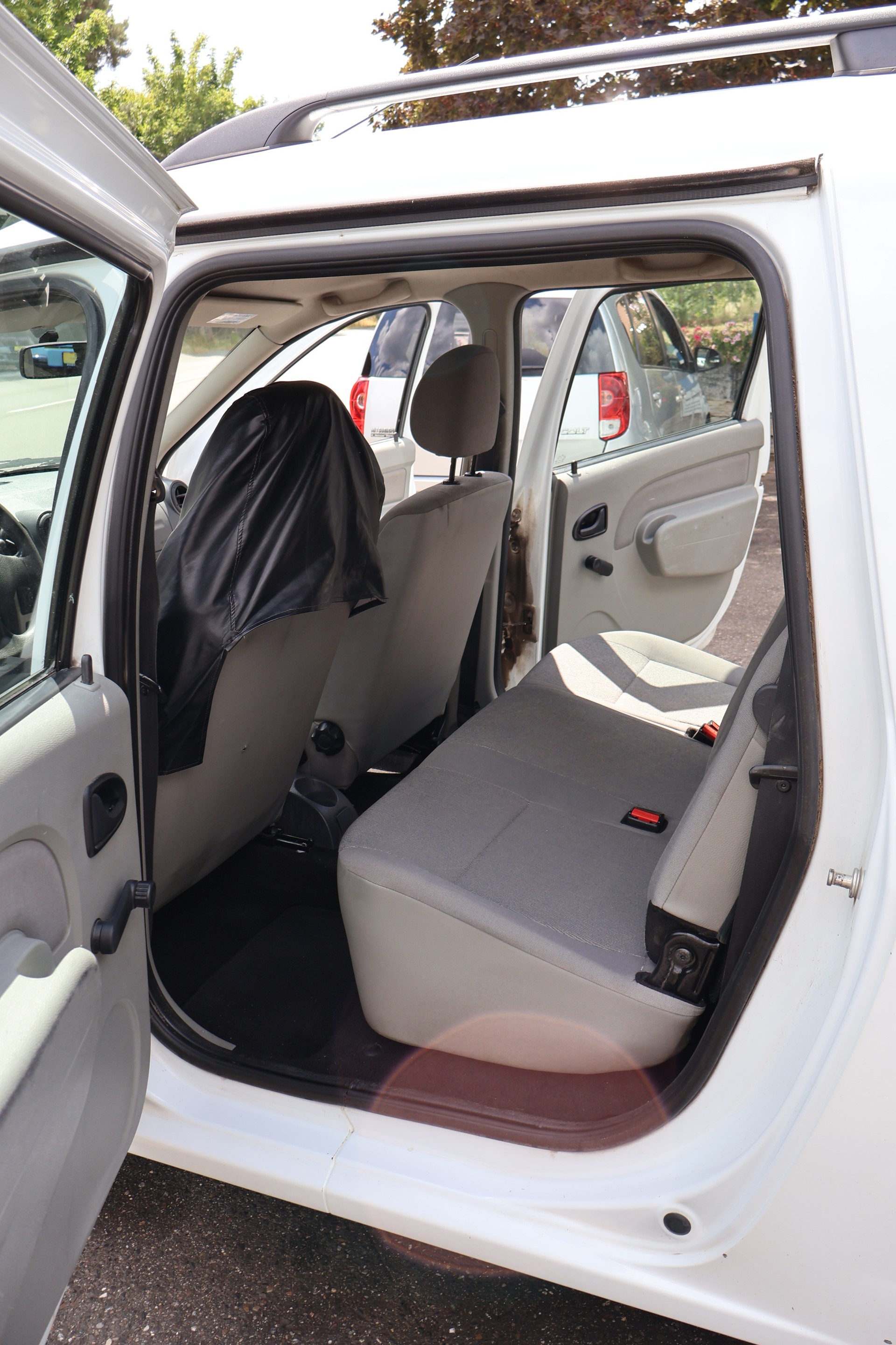 DACIA Logan 1.6 Ambiance-image-12
