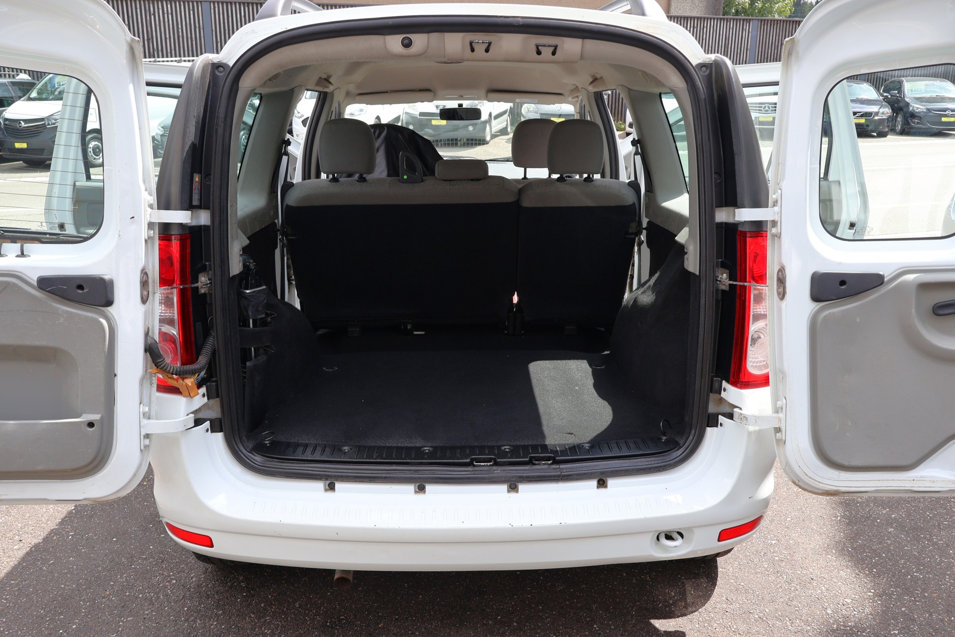 DACIA Logan 1.6 Ambiance-image-4