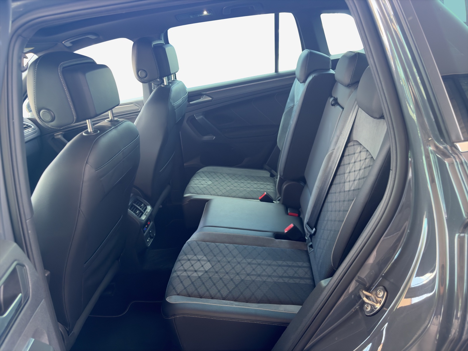 VW Tiguan 1.4TSI PHEV Selection DSG-image-11