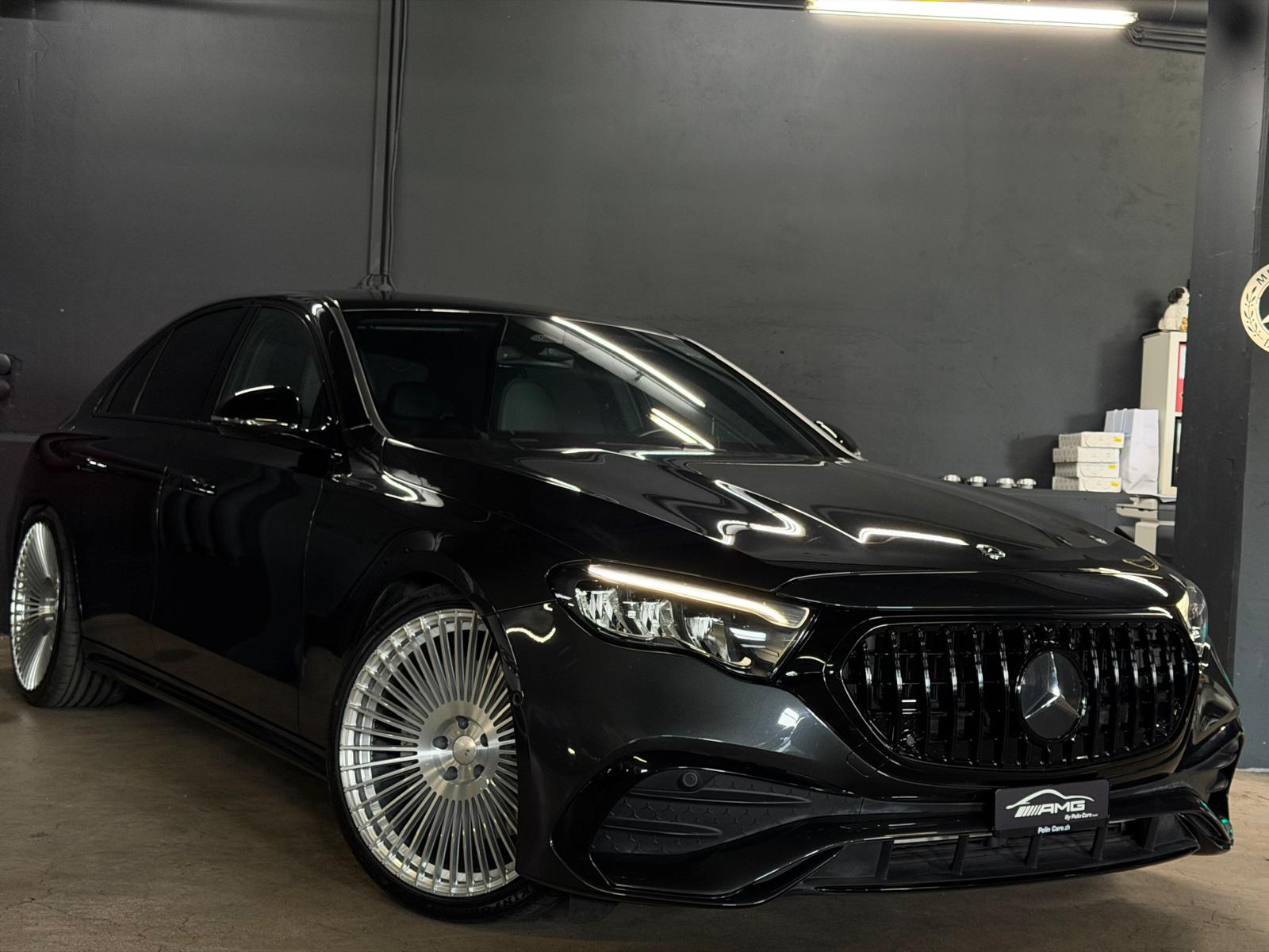 MERCEDES-BENZ E 200 AMG Bodykit 9G-Tronic Limited Grey&Silver Performance 5 Jahre Werksgarantie & Gratisservice-showroom-element-1