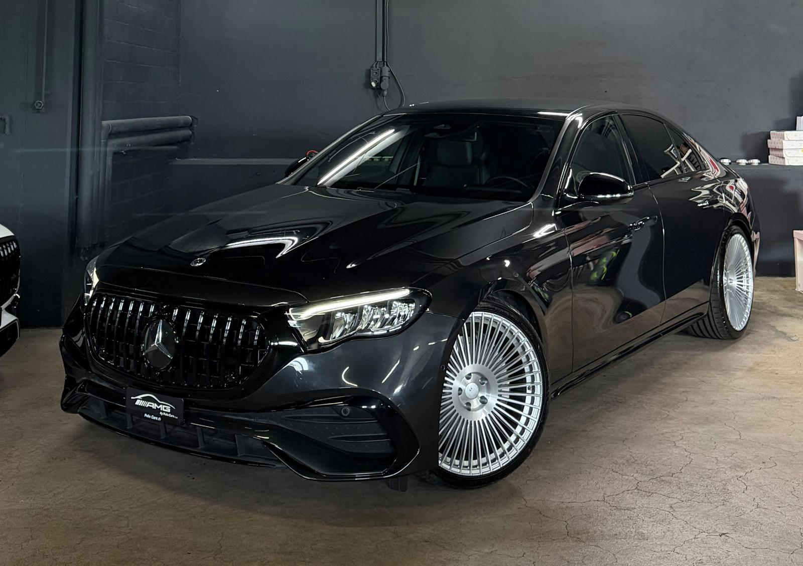 MERCEDES-BENZ E 200 AMG Bodykit 9G-Tronic Limited Grey&Silver Performance 5 Jahre Werksgarantie & Gratisservice-showroom-element-2
