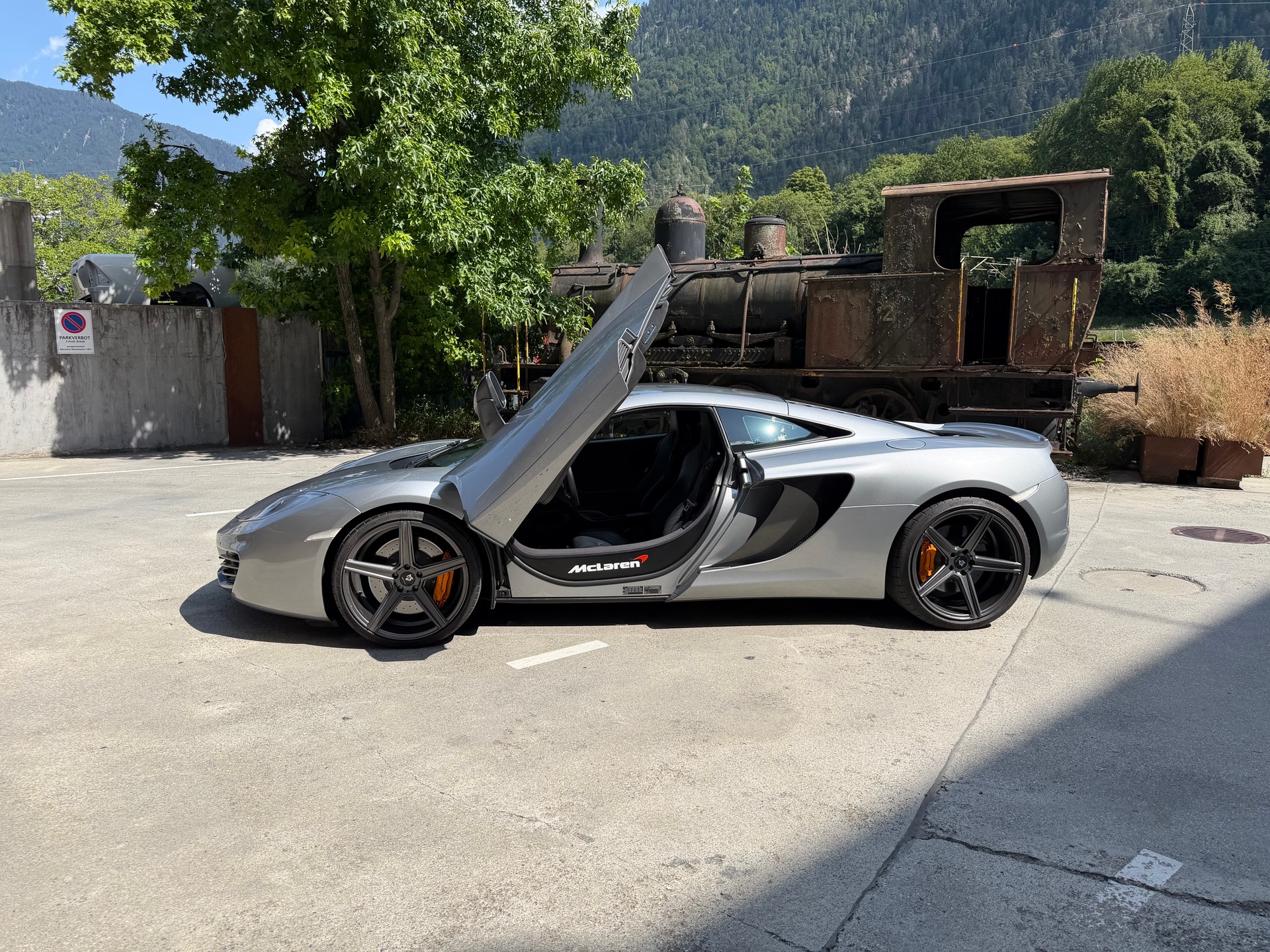 McLAREN 12C-image-1