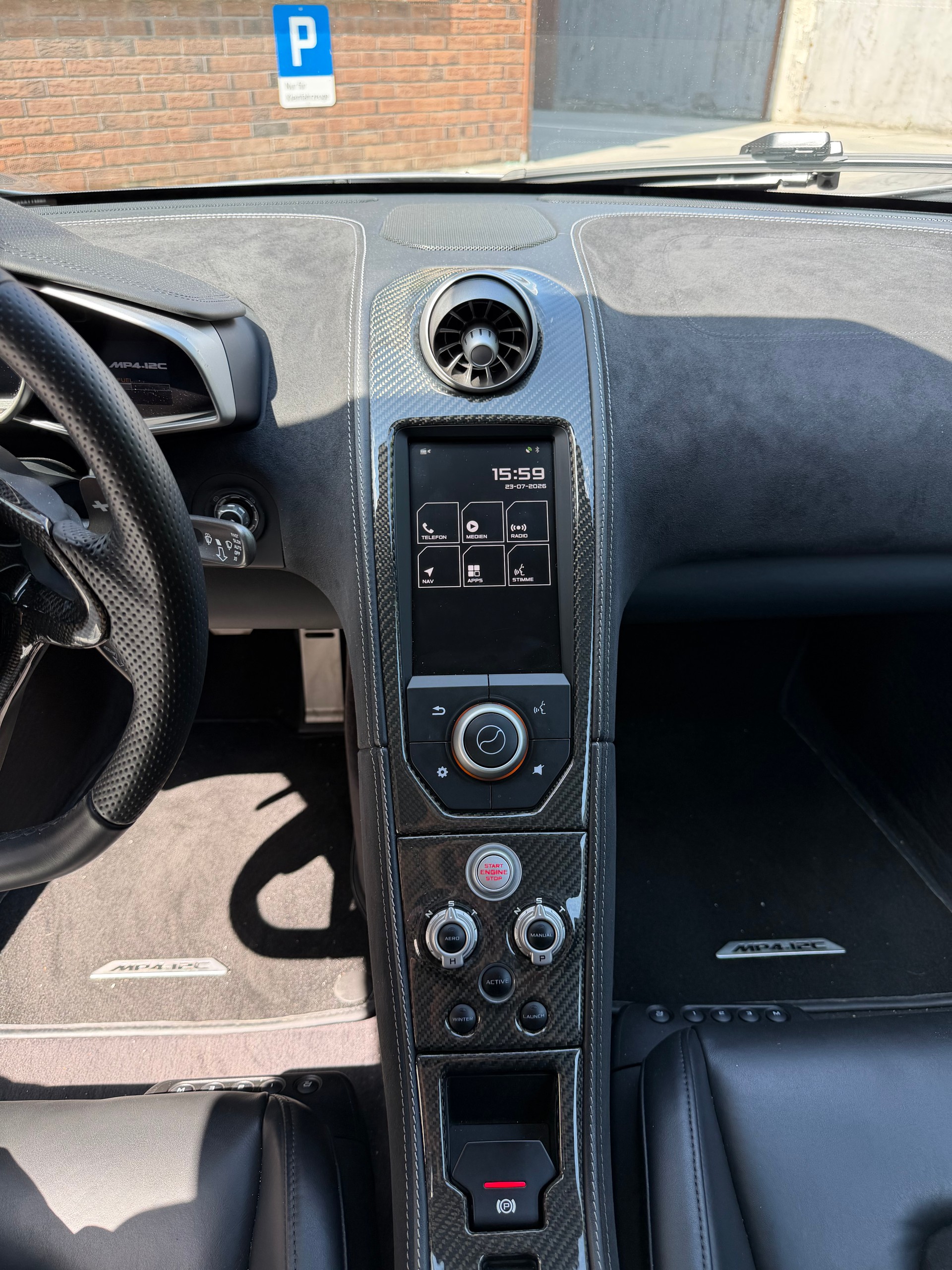 McLAREN 12C-image-5
