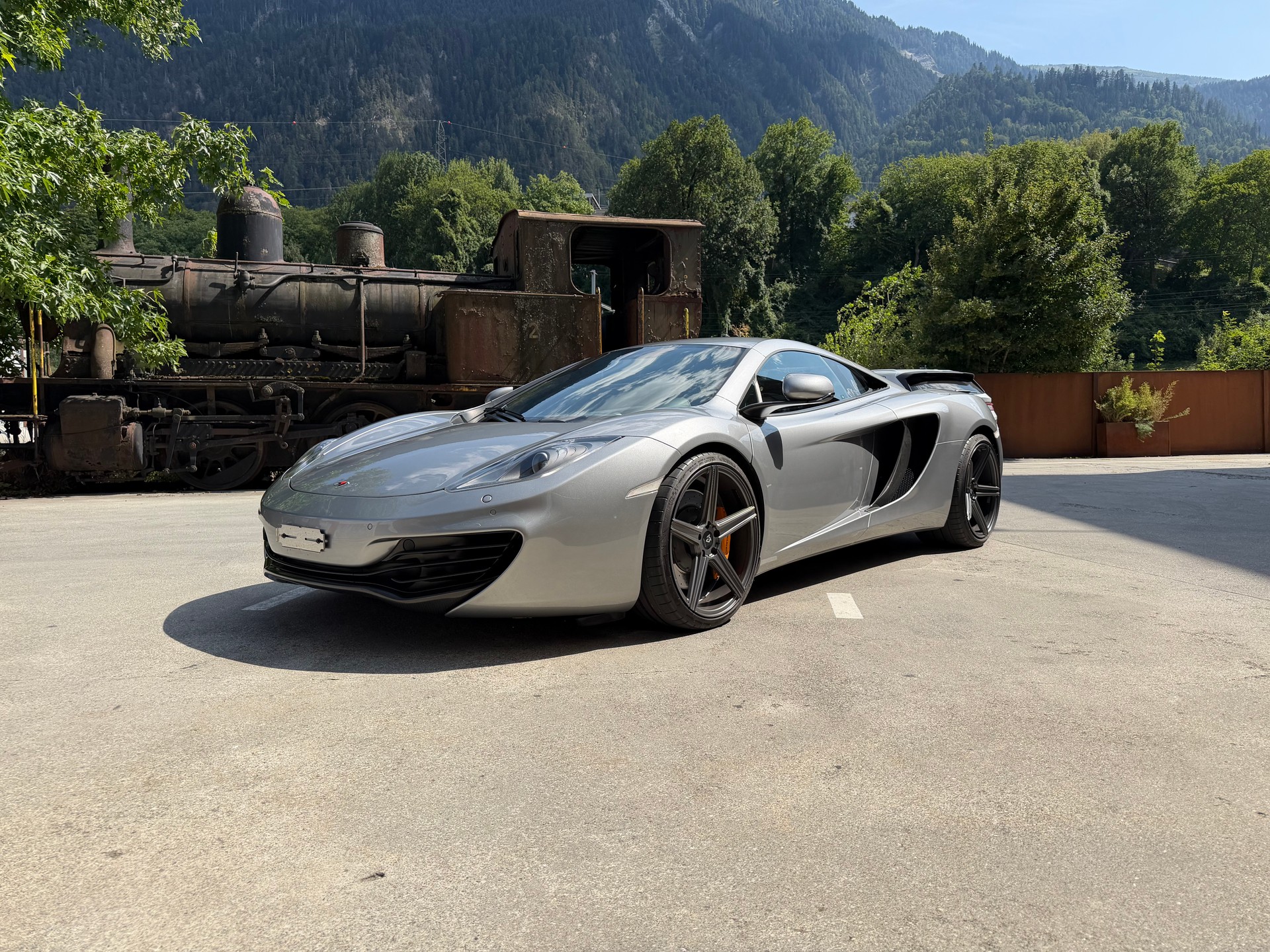 McLAREN 12C-image-0