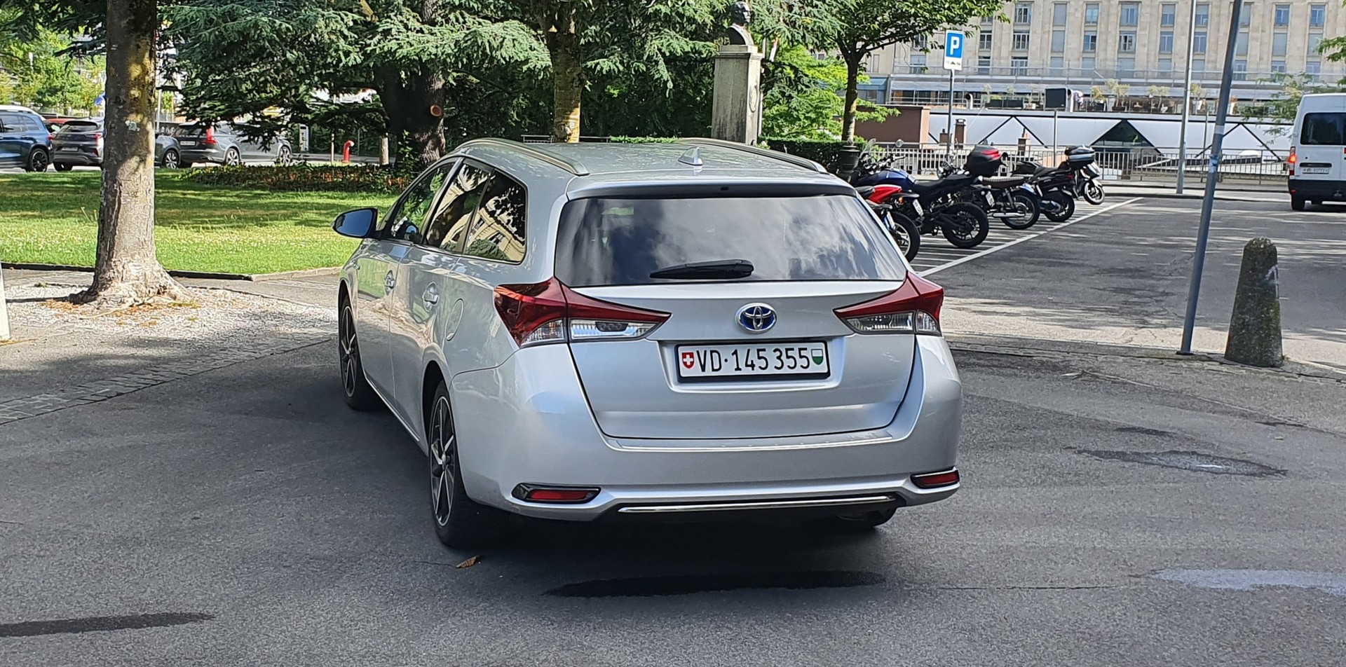 TOYOTA 1.8 HSD Comfort-image-2