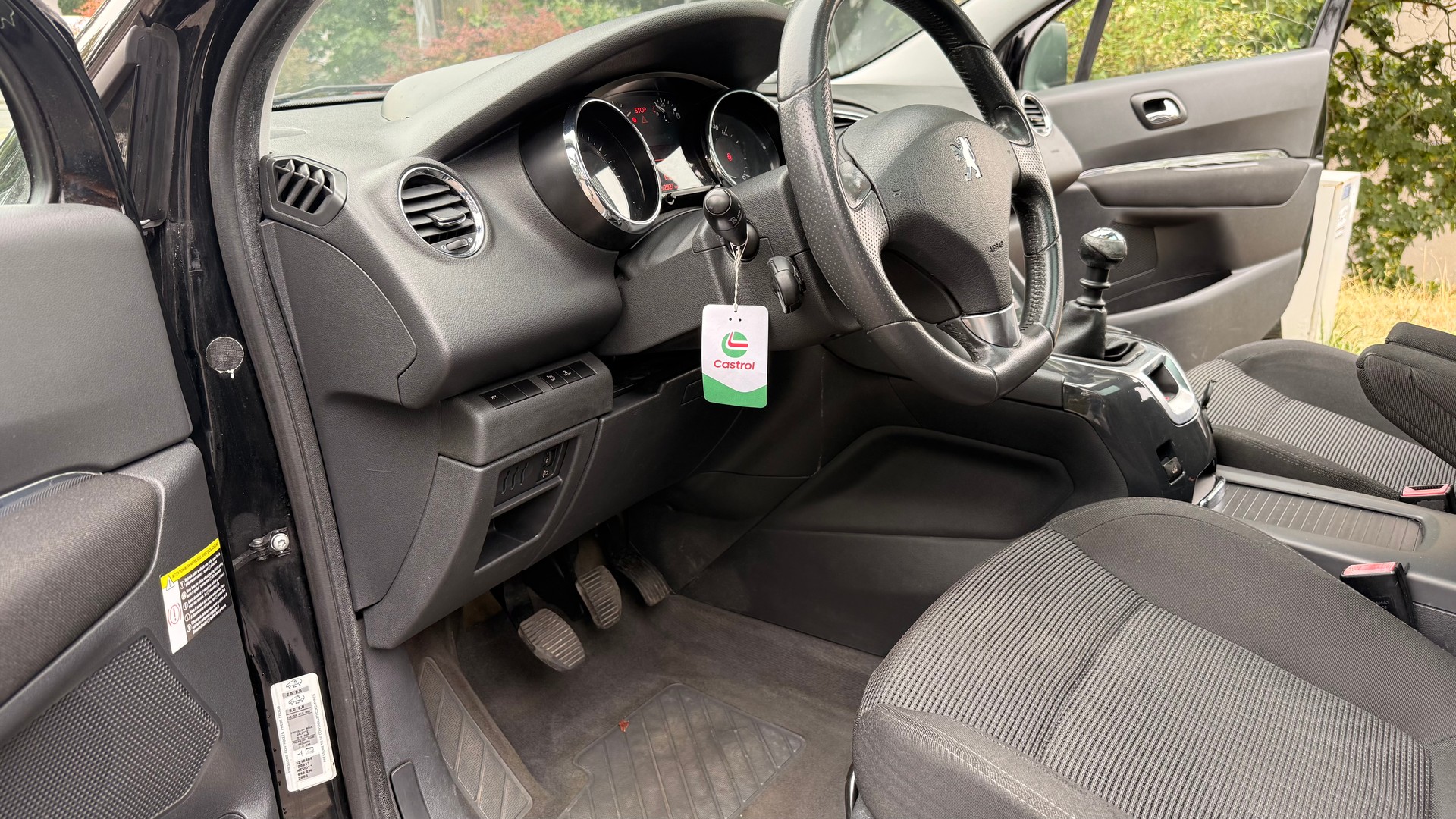 PEUGEOT 5008 1.6 16V-image-9
