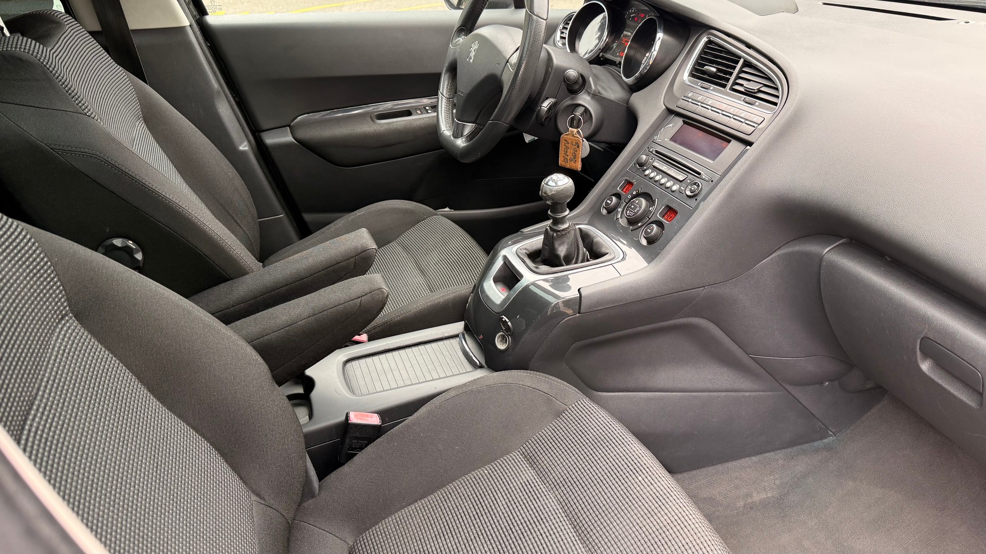 PEUGEOT 5008 1.6 16V-image-6
