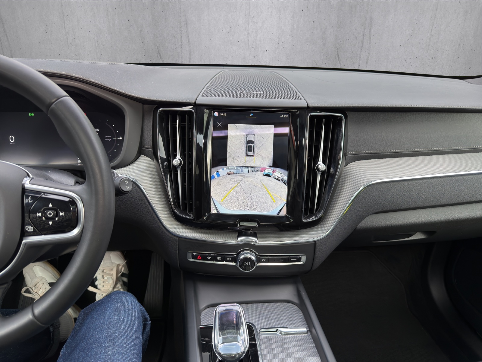 VOLVO XC60 2.0 T6 TE Ultimate Dark eAWD-image-13