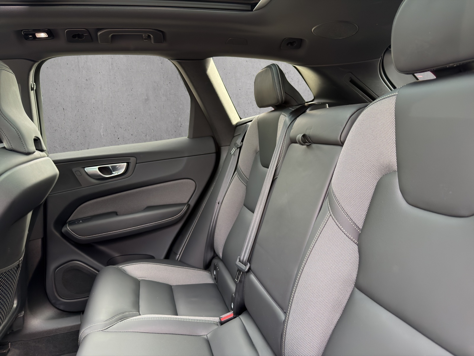 VOLVO XC60 2.0 T6 TE Ultimate Dark eAWD-image-10