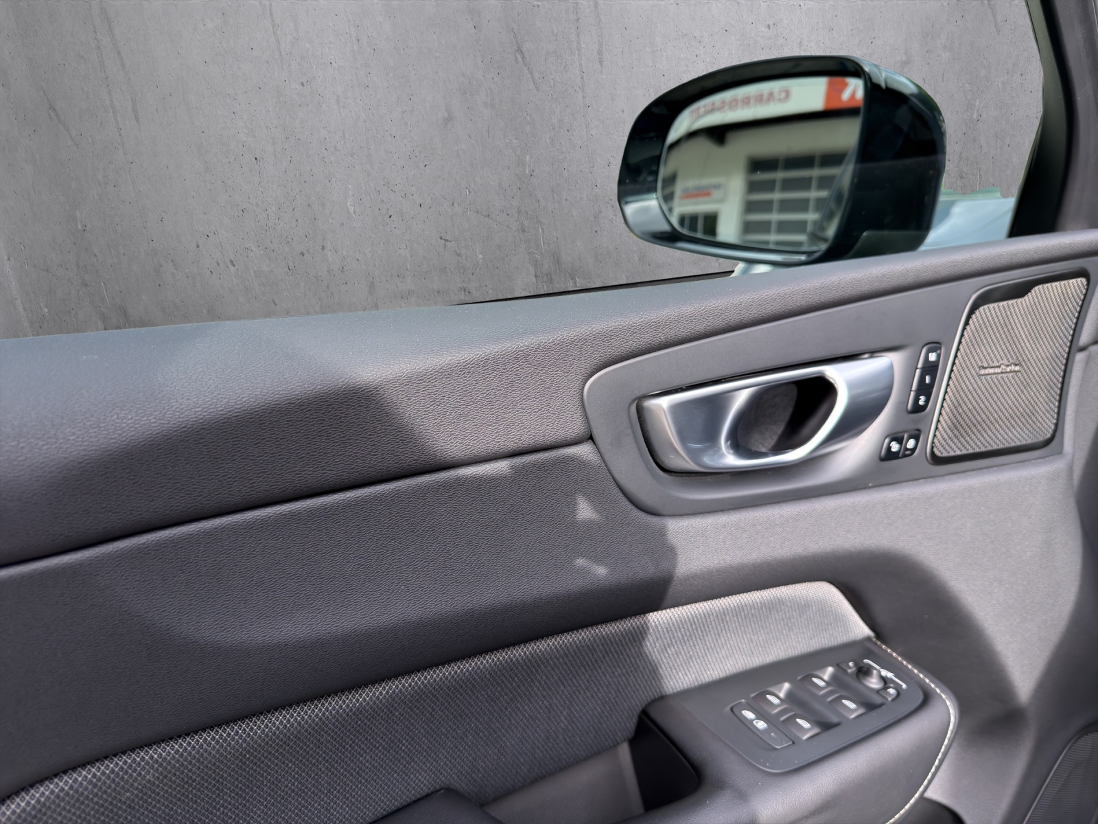 VOLVO XC60 2.0 T6 TE Ultimate Dark eAWD-image-9