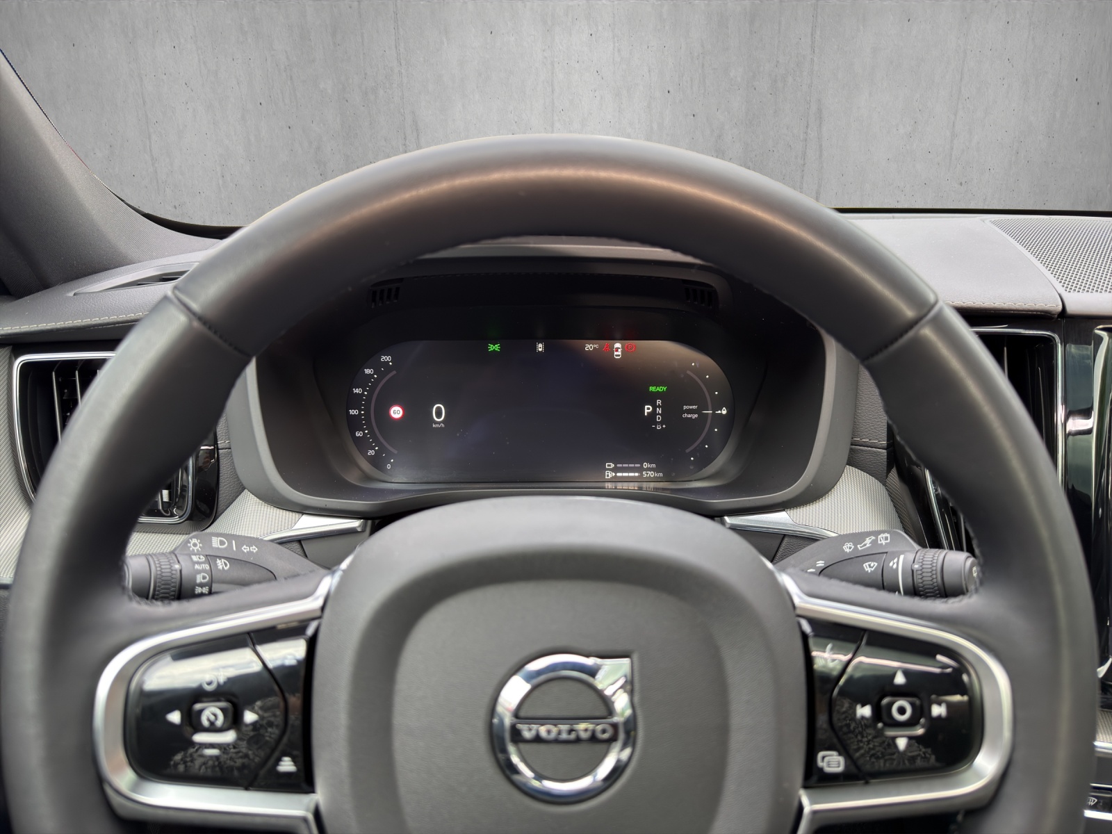 VOLVO XC60 2.0 T6 TE Ultimate Dark eAWD-image-12