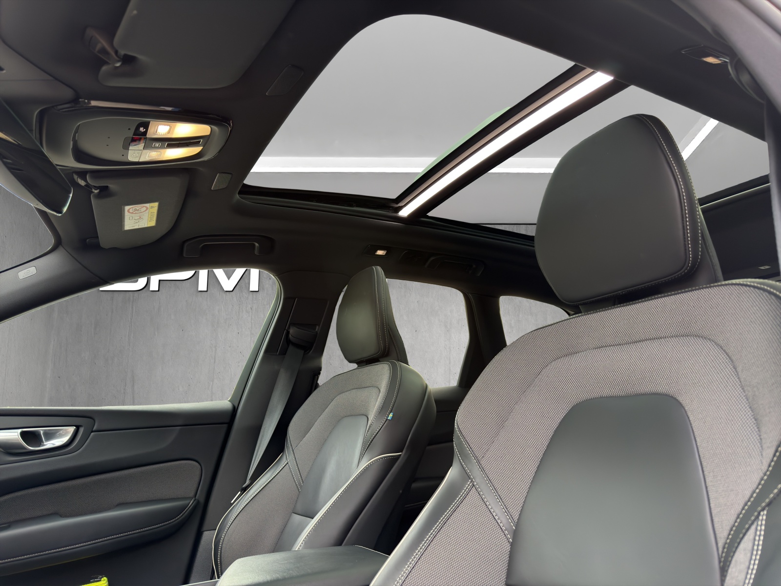 VOLVO XC60 2.0 T6 TE Ultimate Dark eAWD-image-16