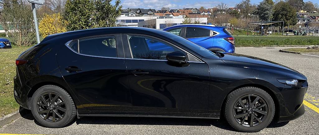 MAZDA 3-image-1