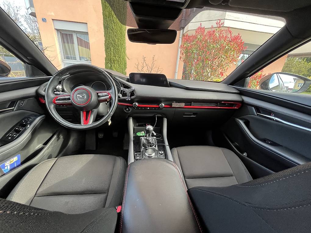 MAZDA 3-image-3