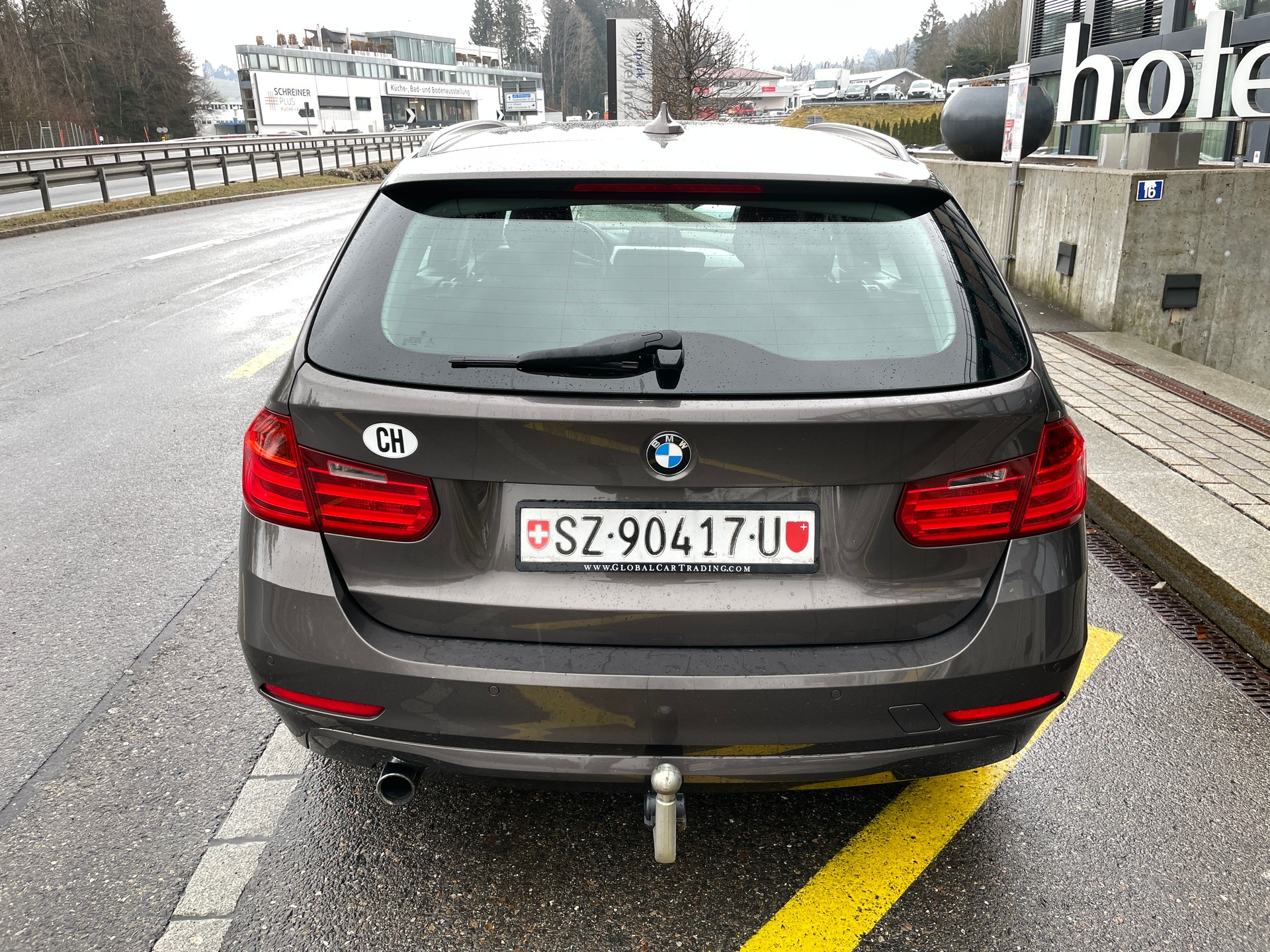 BMW 320d Touring-image-5