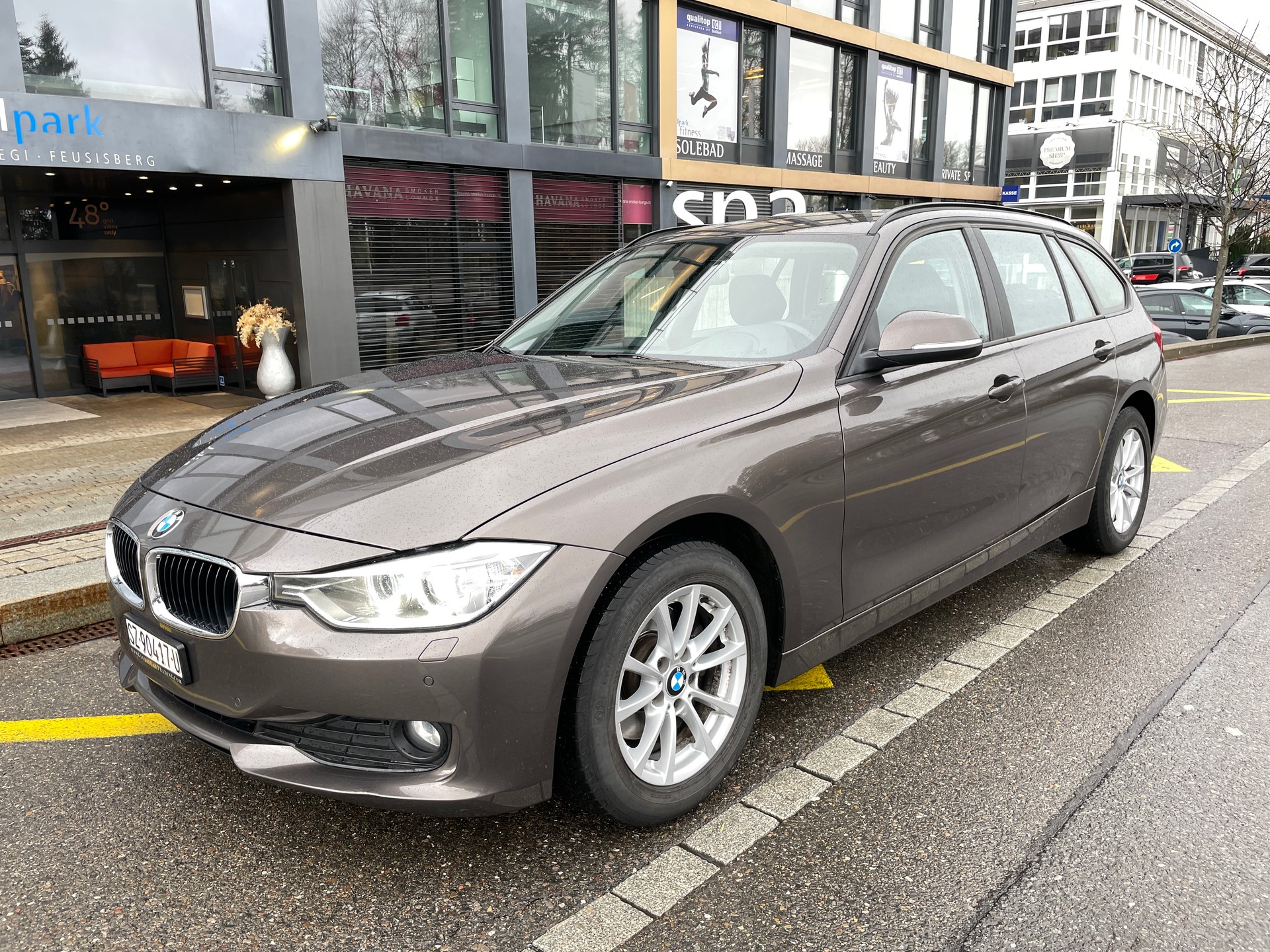 BMW 320d Touring-image-0
